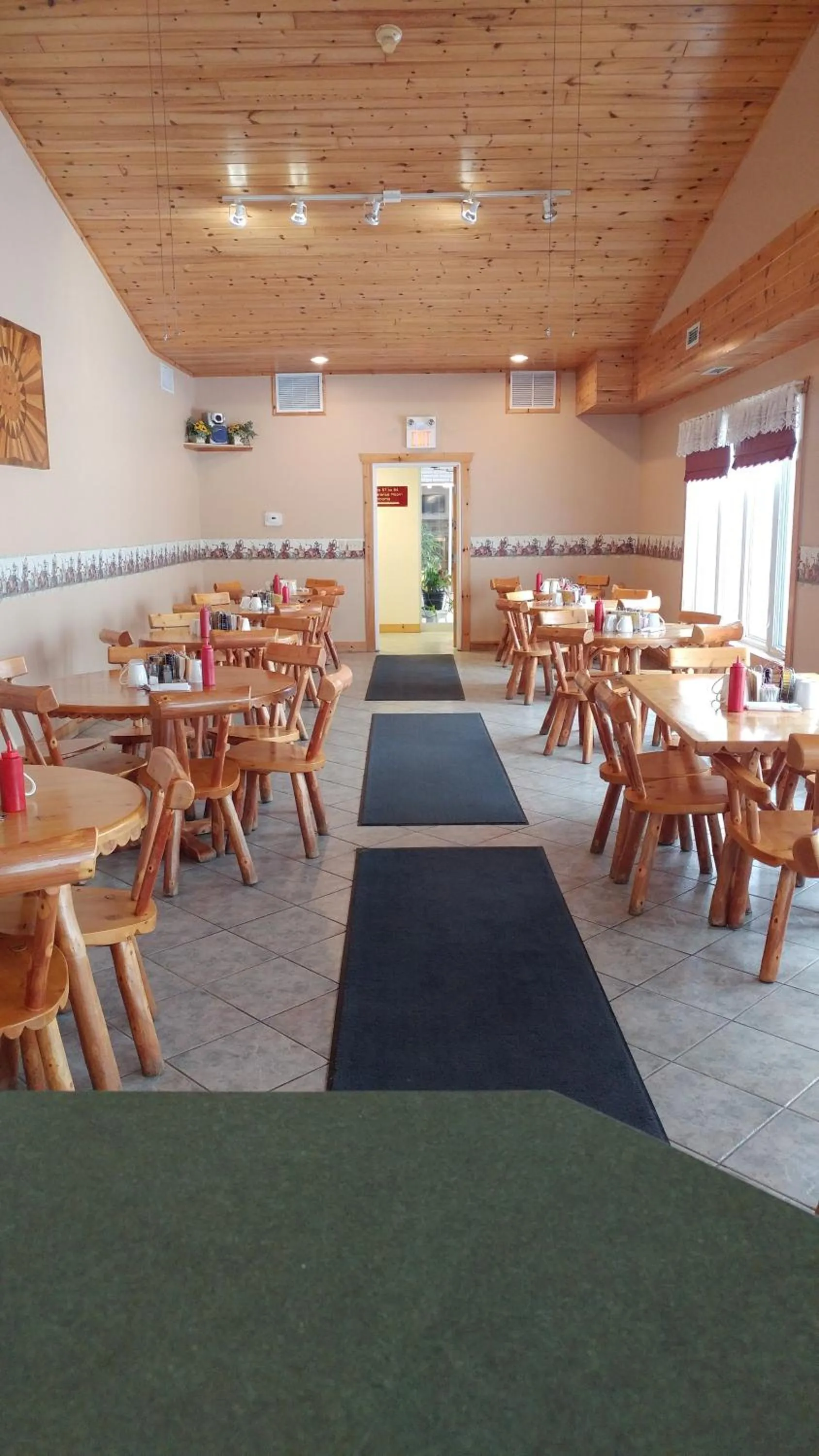 Food and drinks in Travelodge by Wyndham Port Elgin