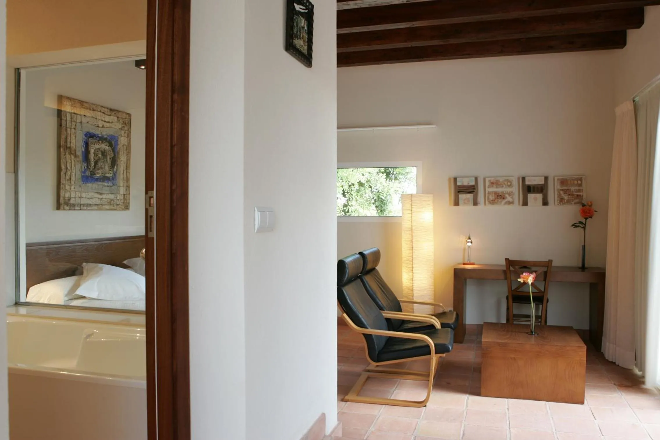 Seating area, Bed in Hotel Cal Naudi