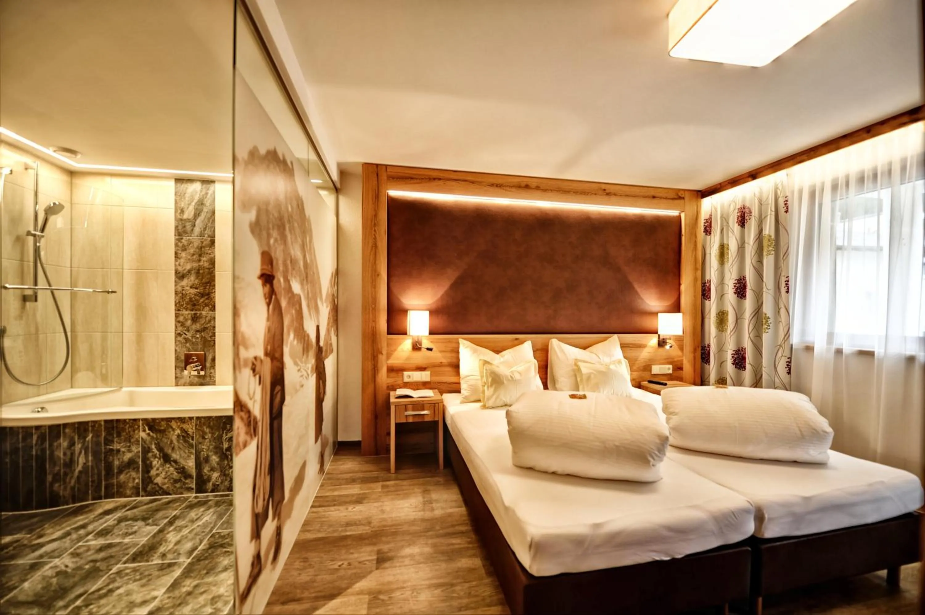 Bathroom, Bed in Hotel Arnika