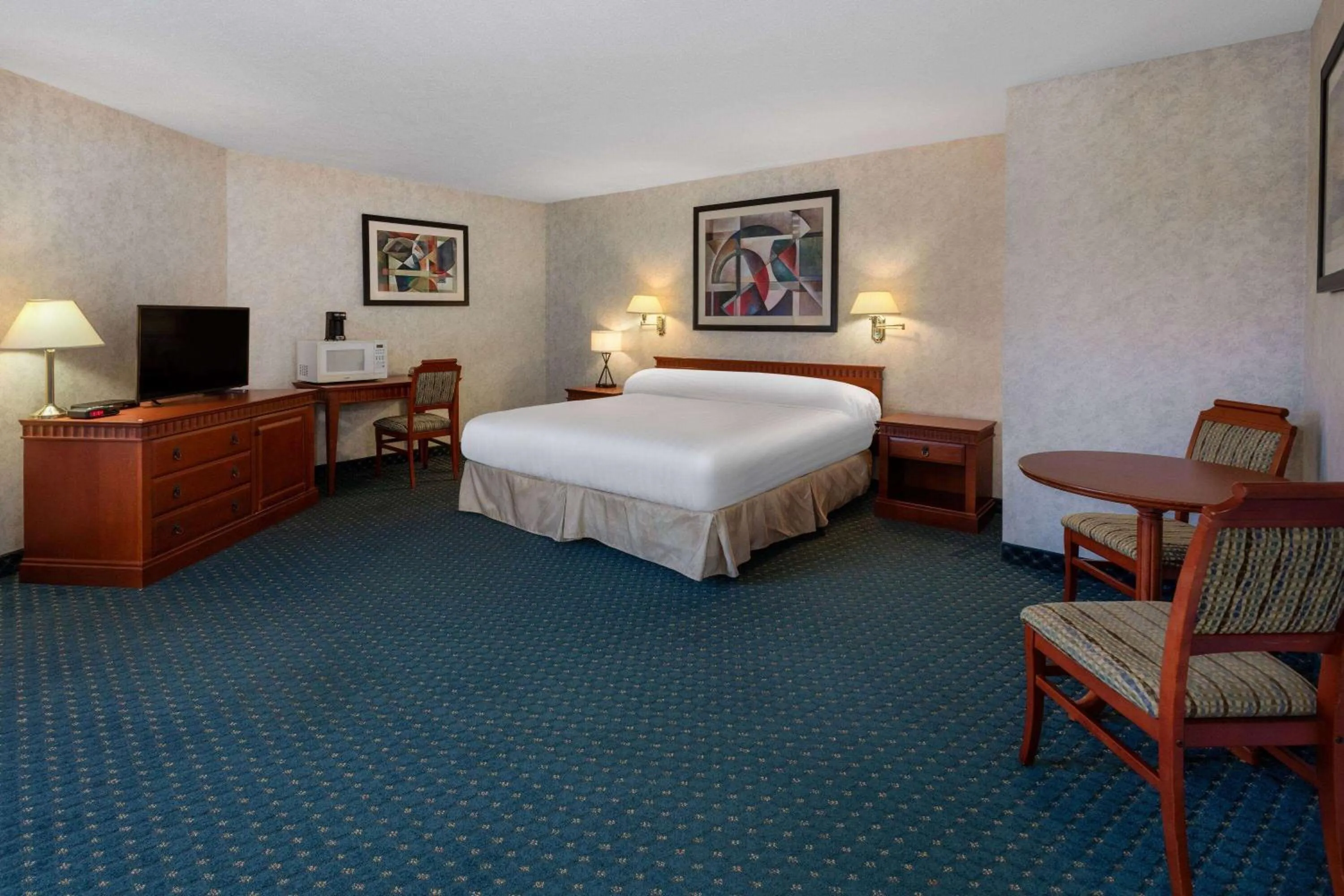 Photo of the whole room, Bed in Travelodge by Wyndham Amherst