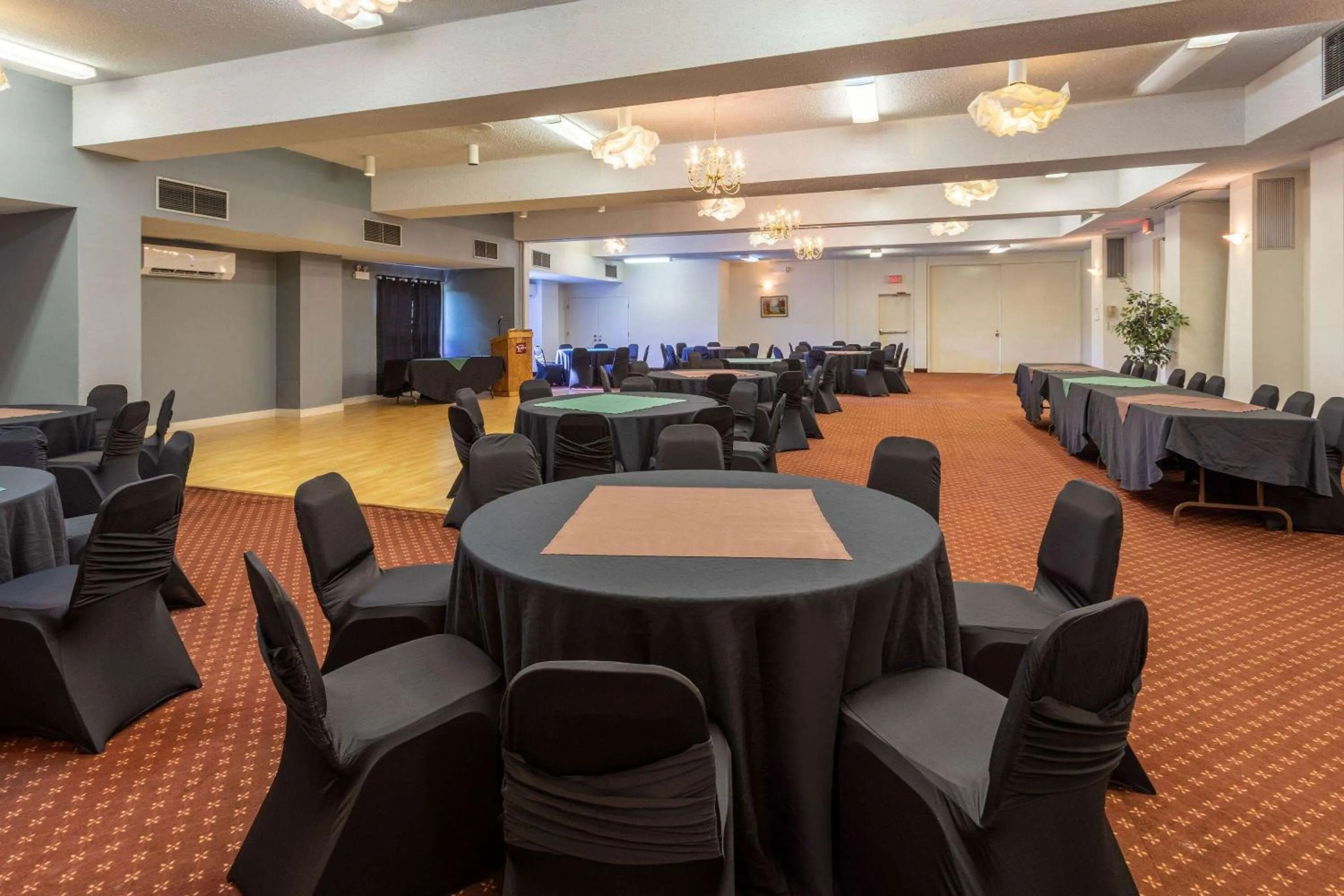 Banquet/Function facilities in Travelodge by Wyndham Amherst