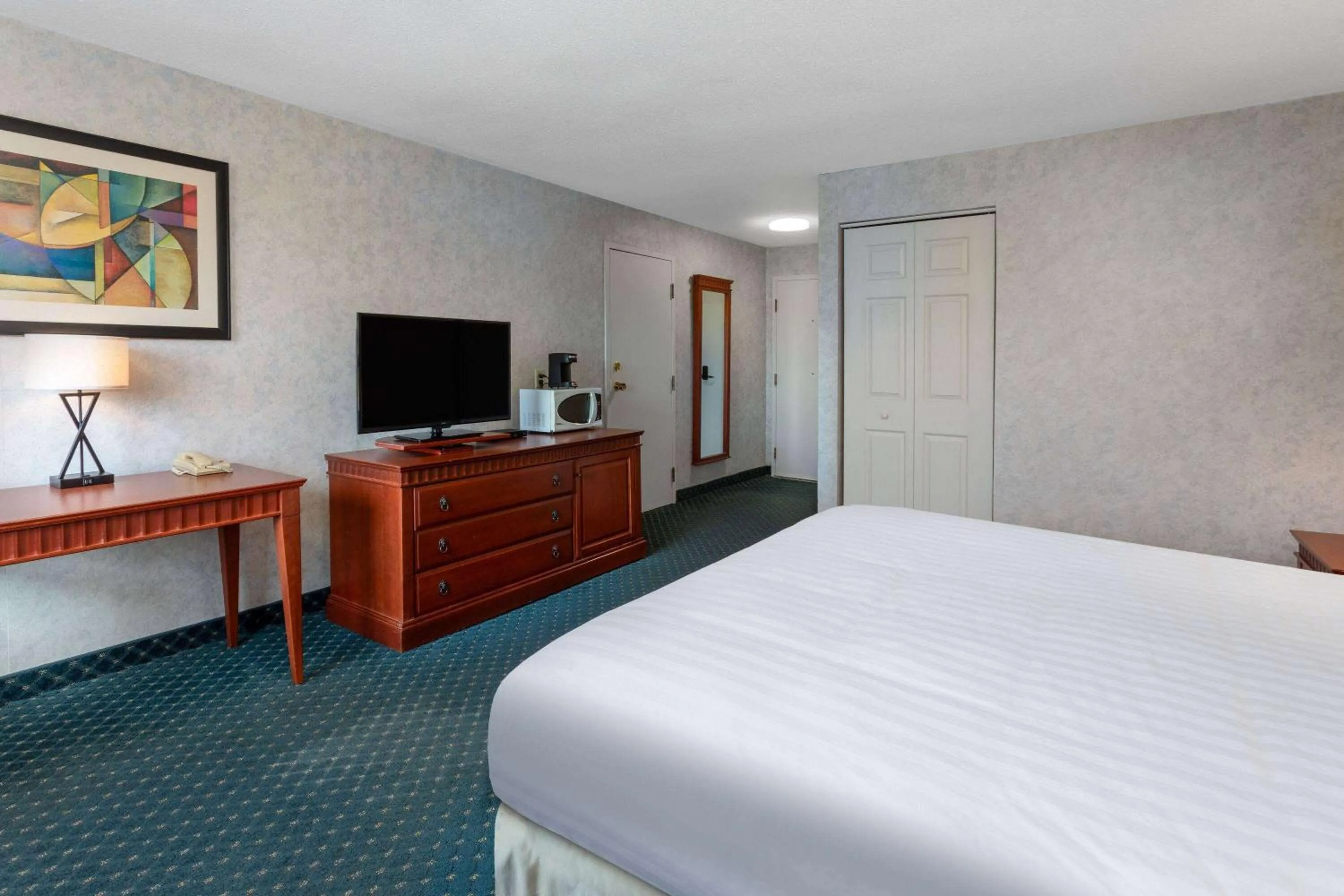 Photo of the whole room, Bed in Travelodge by Wyndham Amherst