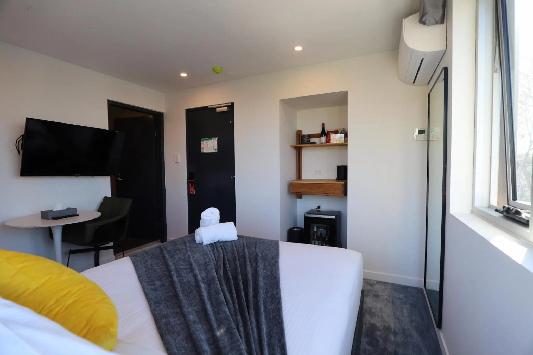 Photo of the whole room in Haven Glebe