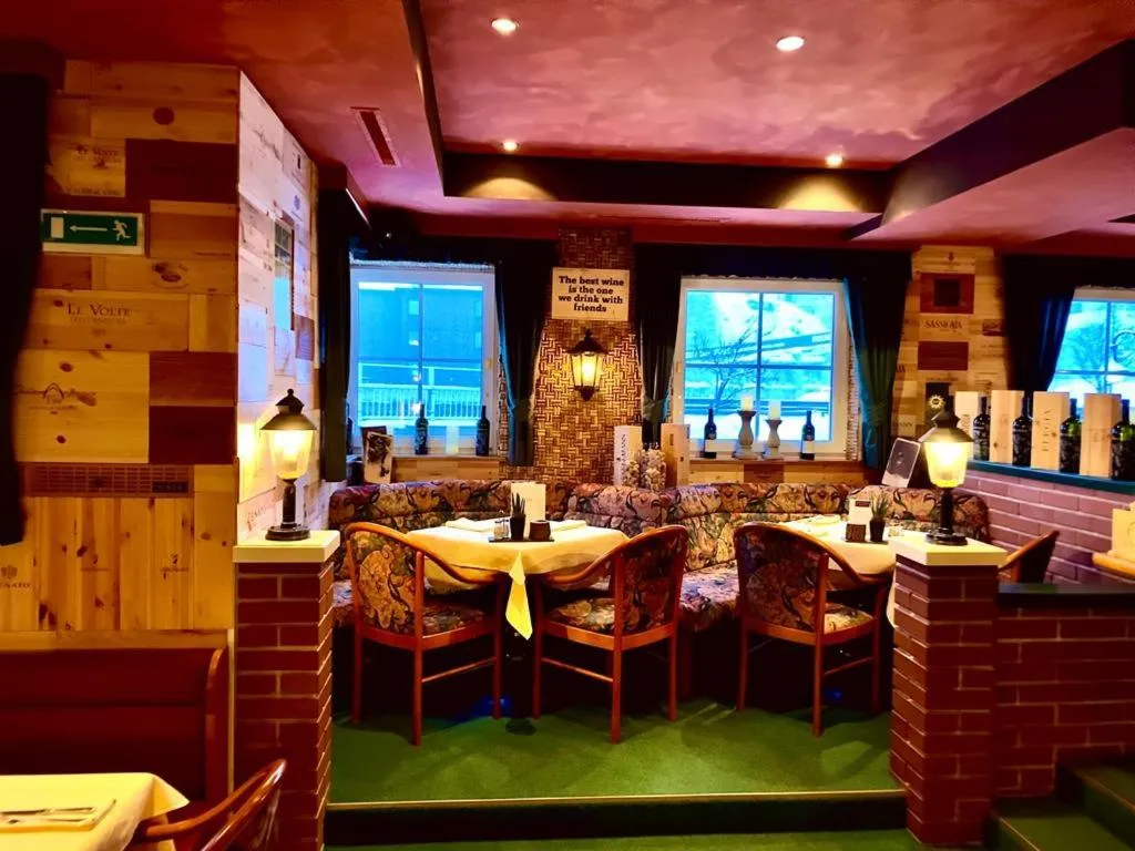 Restaurant/places to eat in Hotel Germania