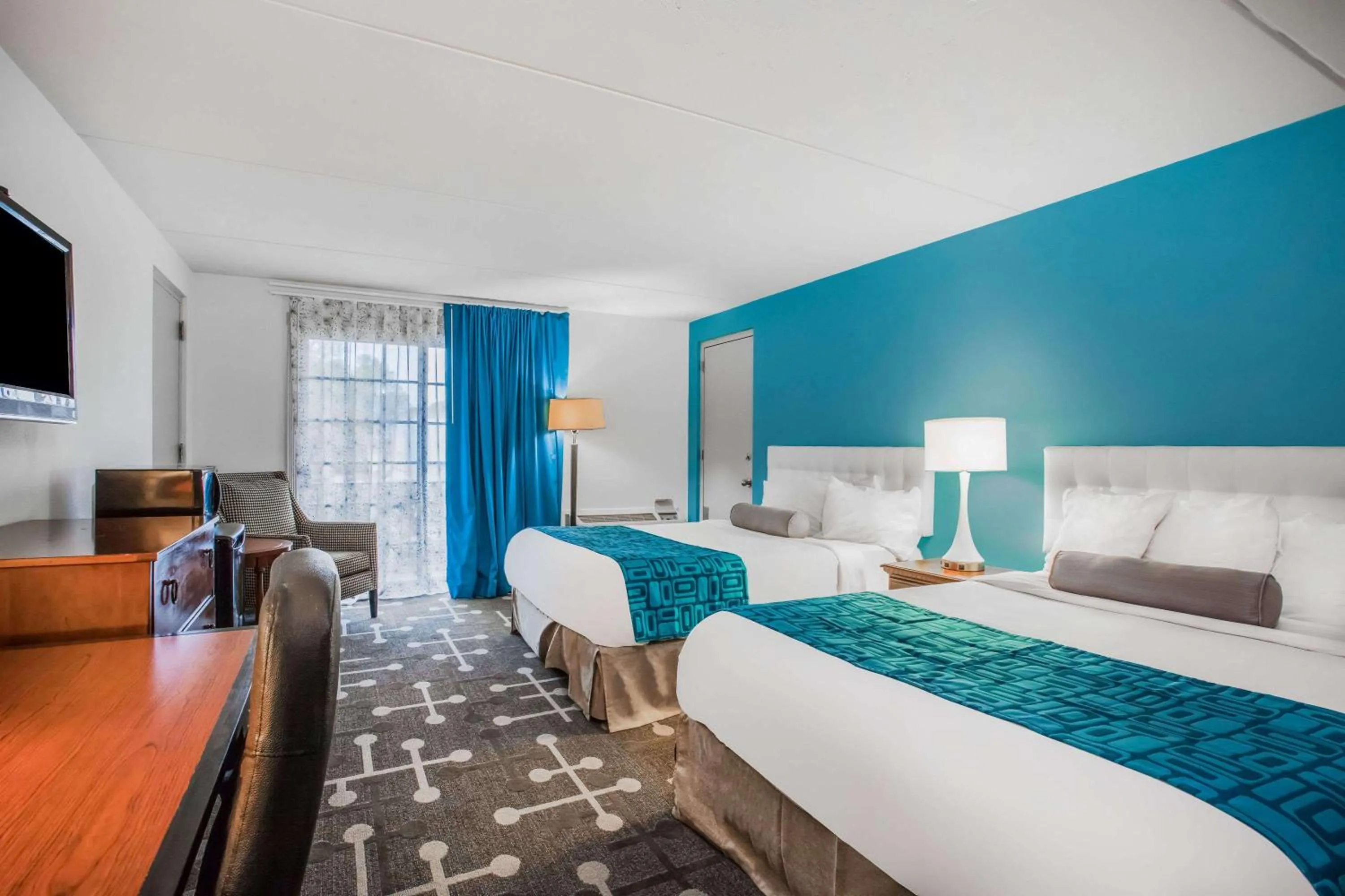 Photo of the whole room, Bed in Howard Johnson by Wyndham Hershey