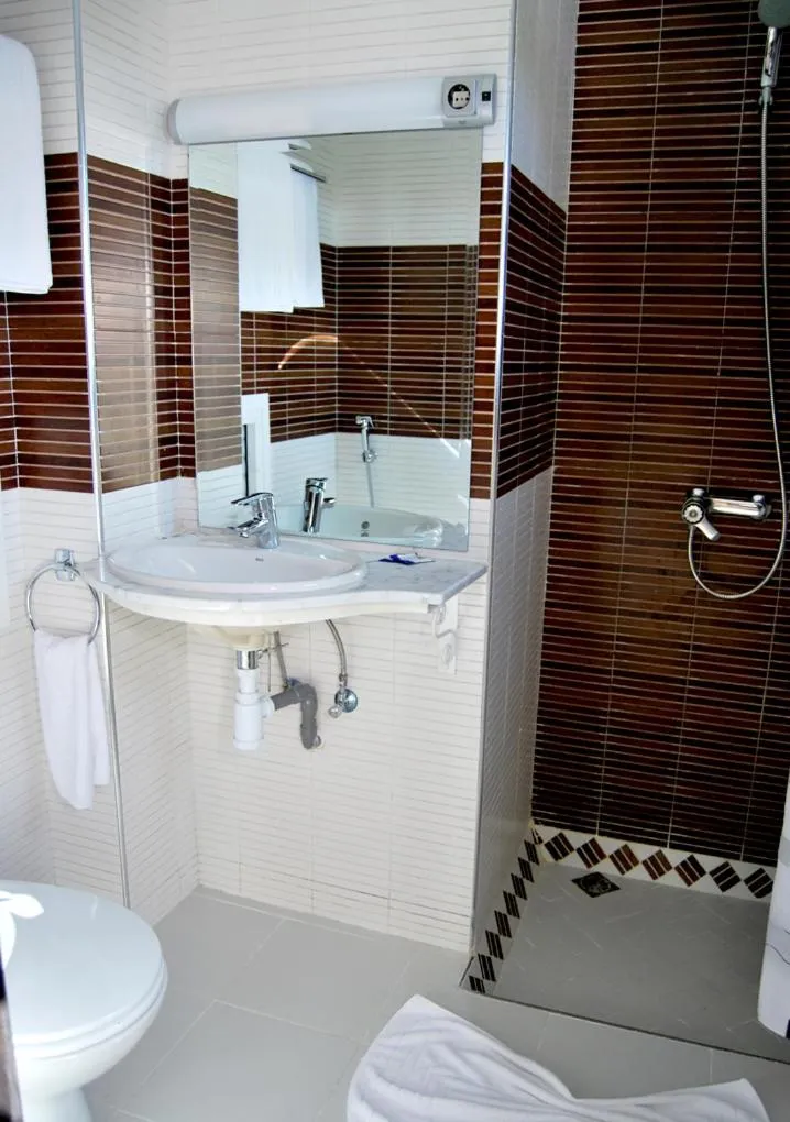 Bathroom in Suite Hotel Tilila