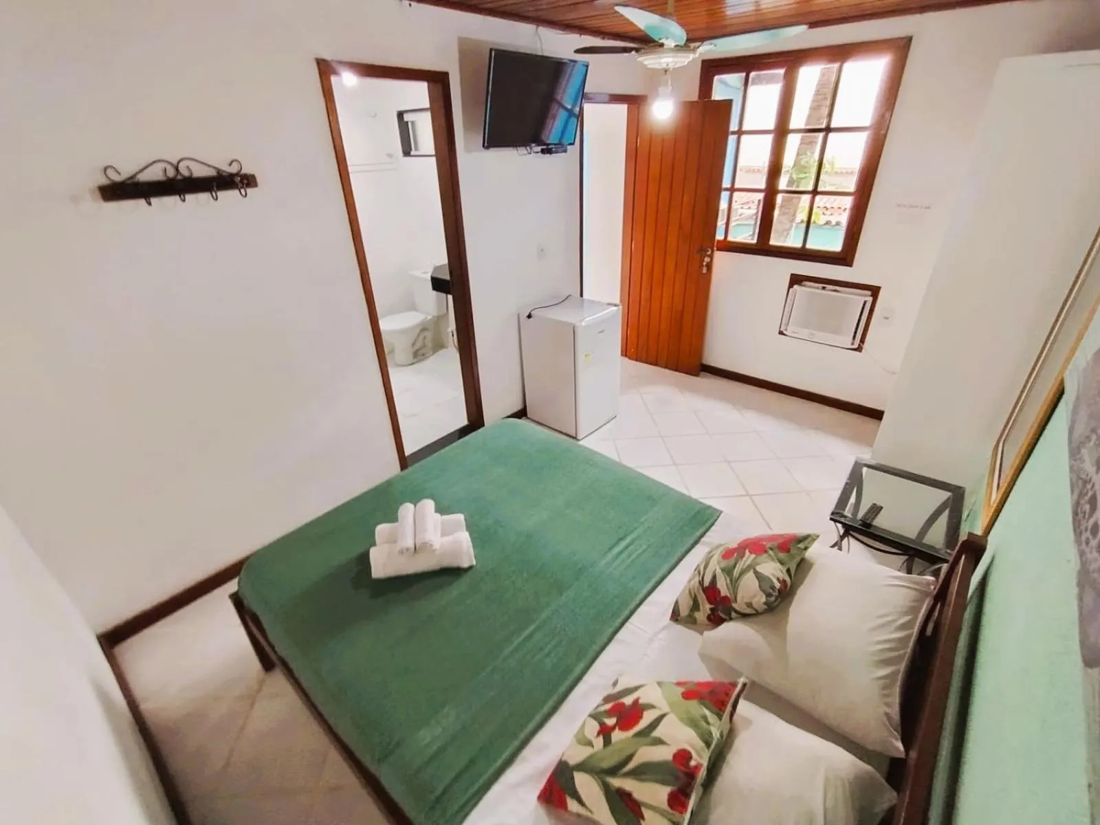 Photo of the whole room, Bed in Pousada Mandala - Búzios