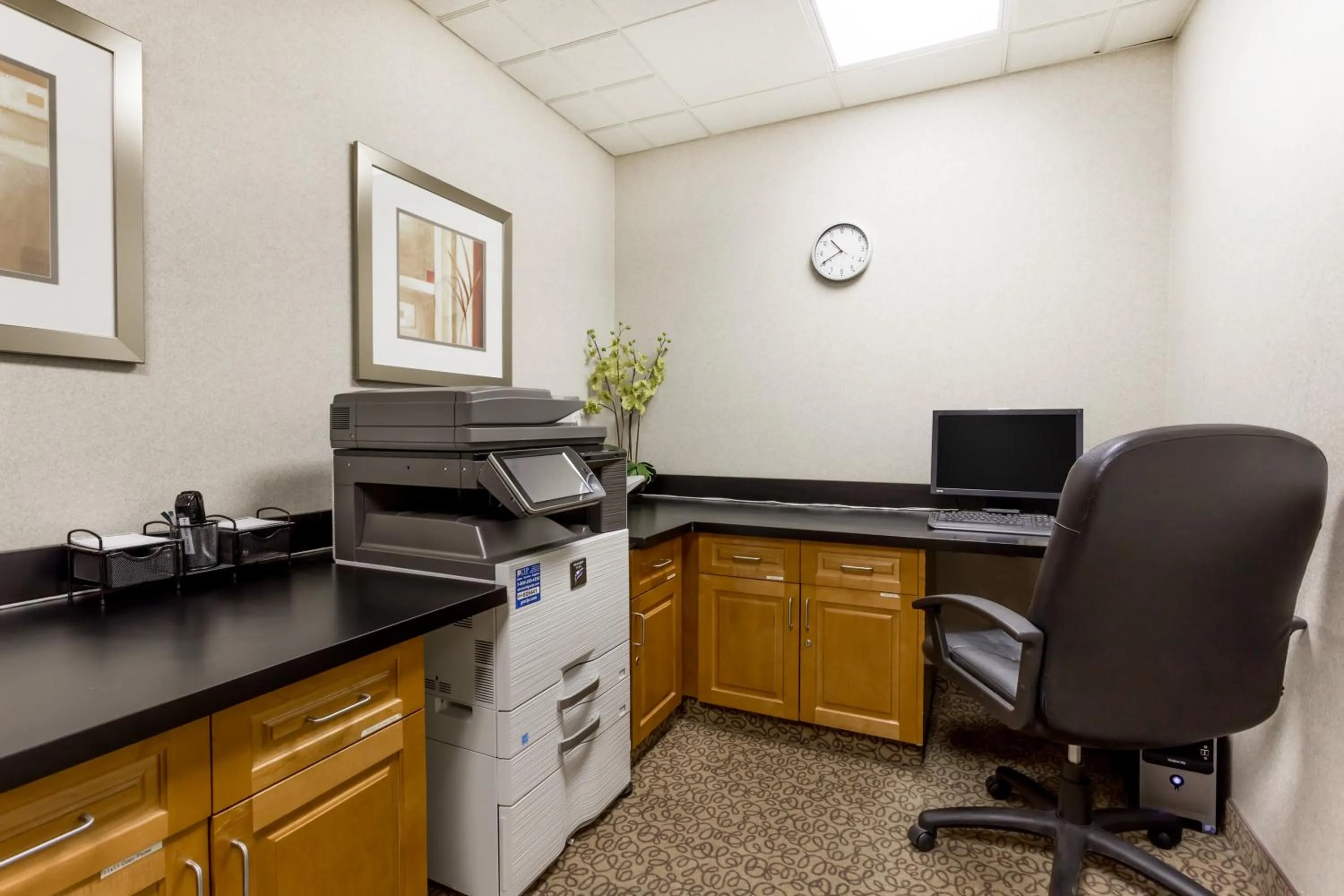 Business facilities in Wingate by Wyndham Calgary South