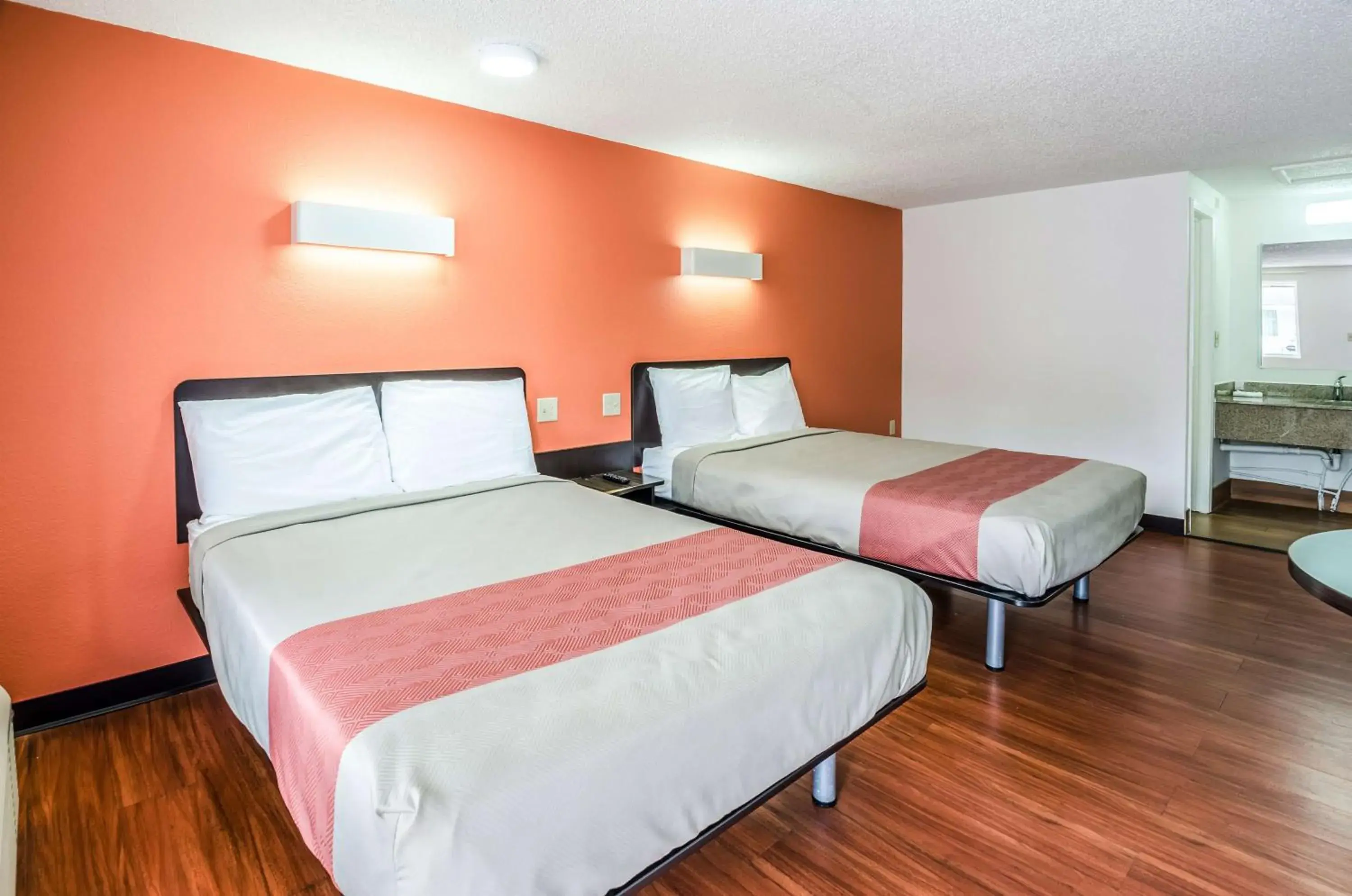 Deluxe Quadruple Room - Non-Smoking in Motel 6-Troutville, VA Deluxe Quadruple Room - Non-Smoking in Motel 6-Troutville, VA