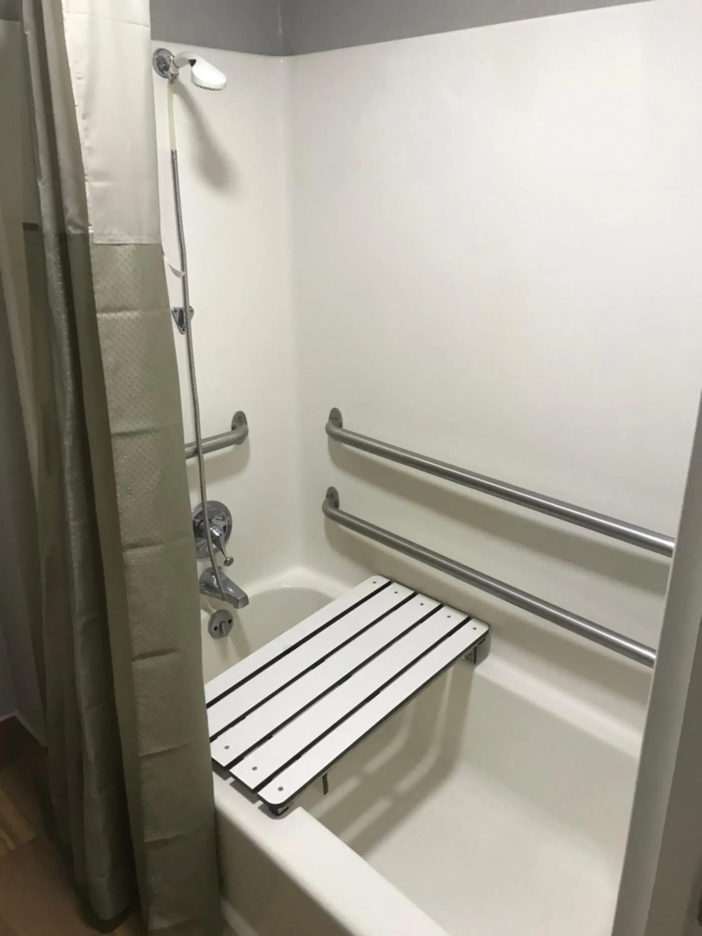 King Room - Disability Access - Non-Smoking in Motel 6-Troutville, VA King Room - Disability Access - Non-Smoking in Motel 6-Troutville, VA