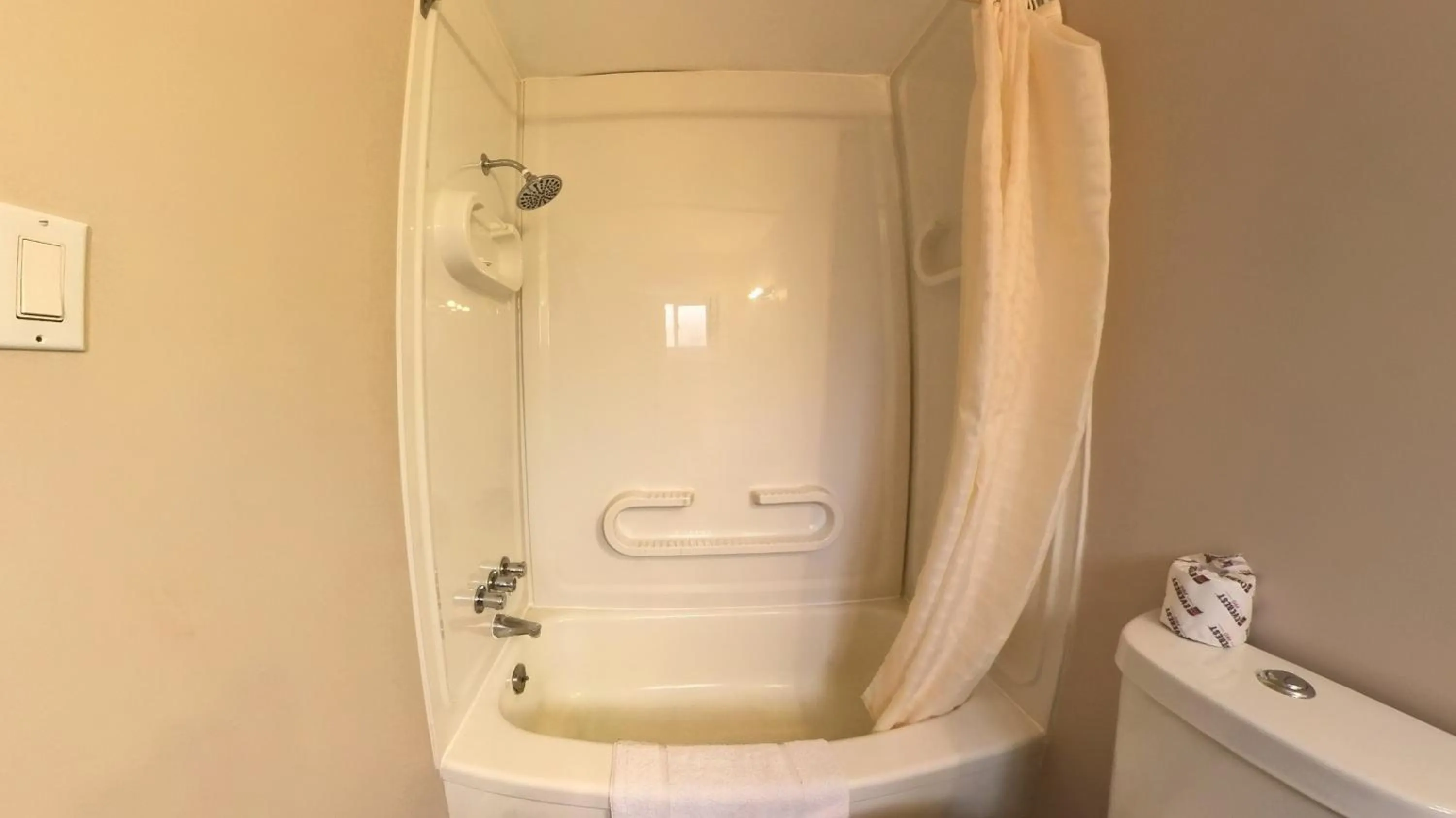 Maple Leaf Inn & Suites