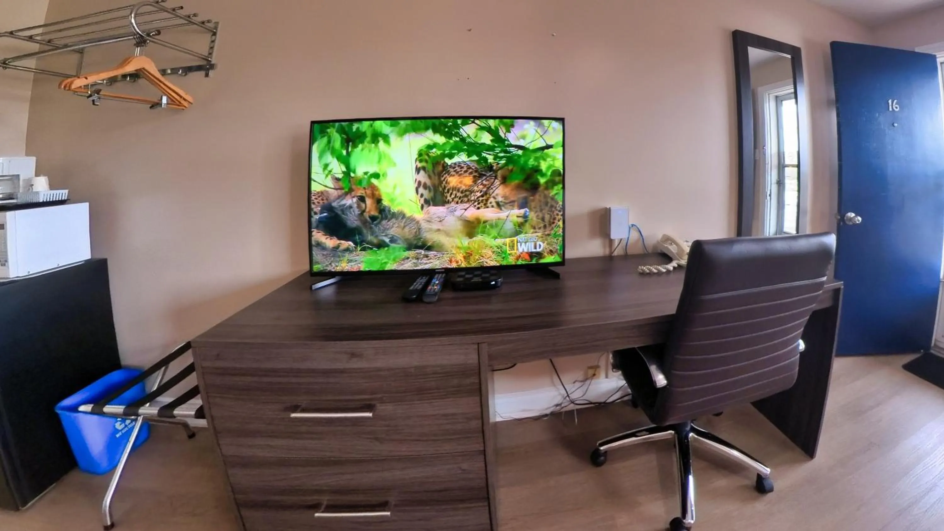 Maple Leaf Inn & Suites