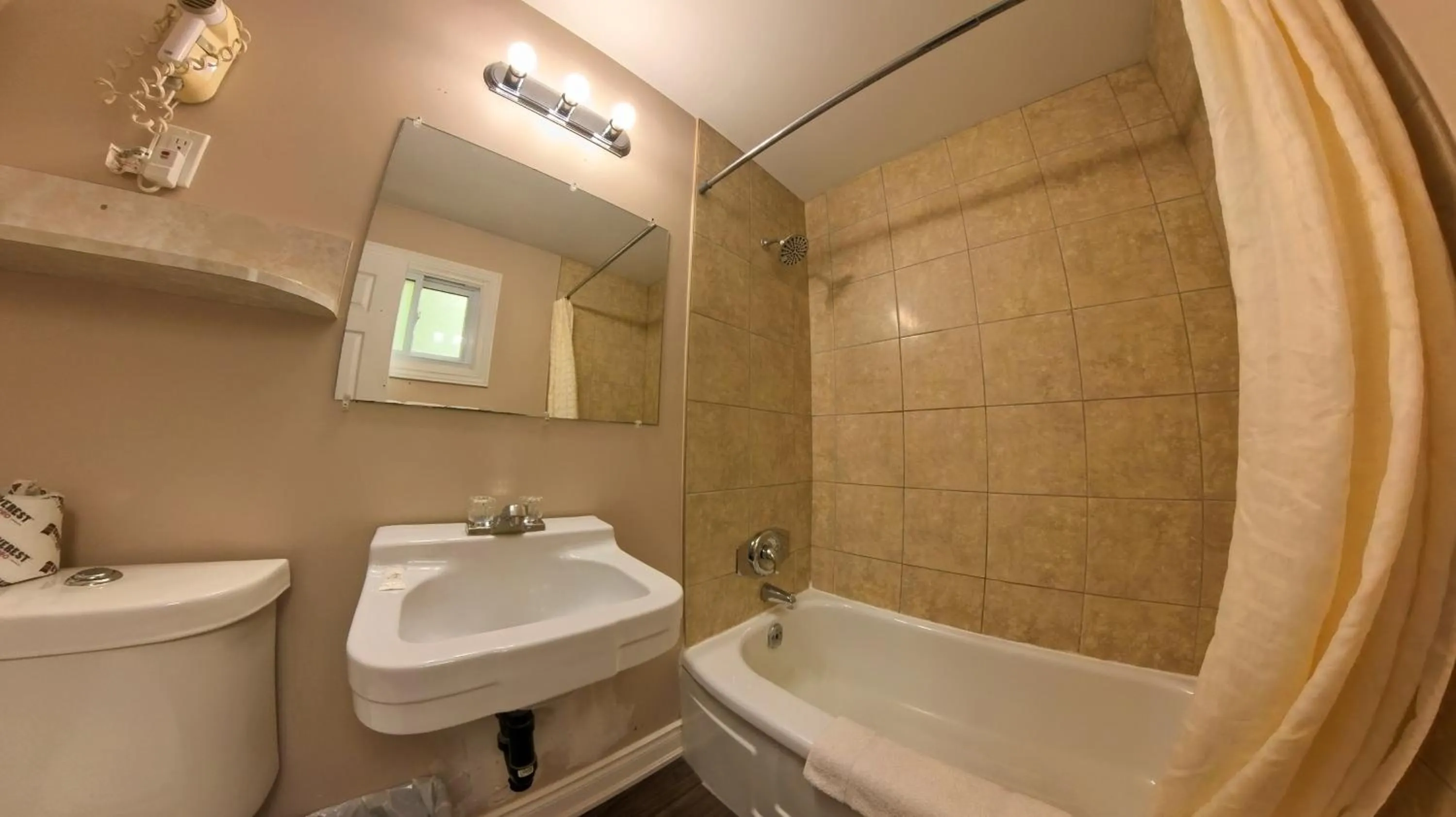 Maple Leaf Inn & Suites