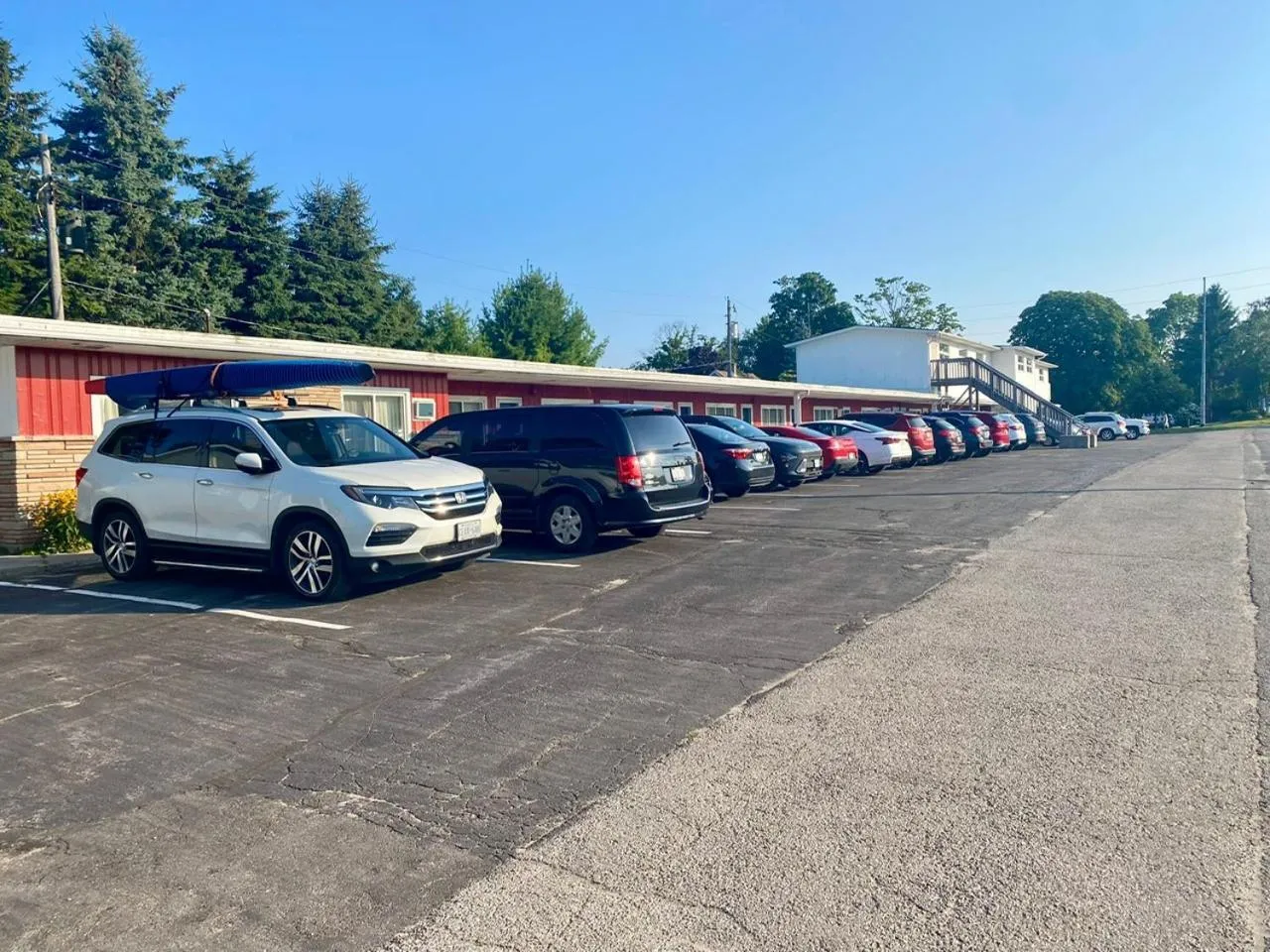 Maple Leaf Inn & Suites