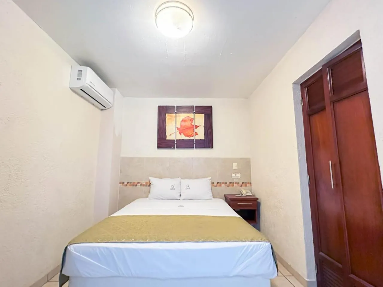 Property building, Bed in Hotel Guivá Huatulco