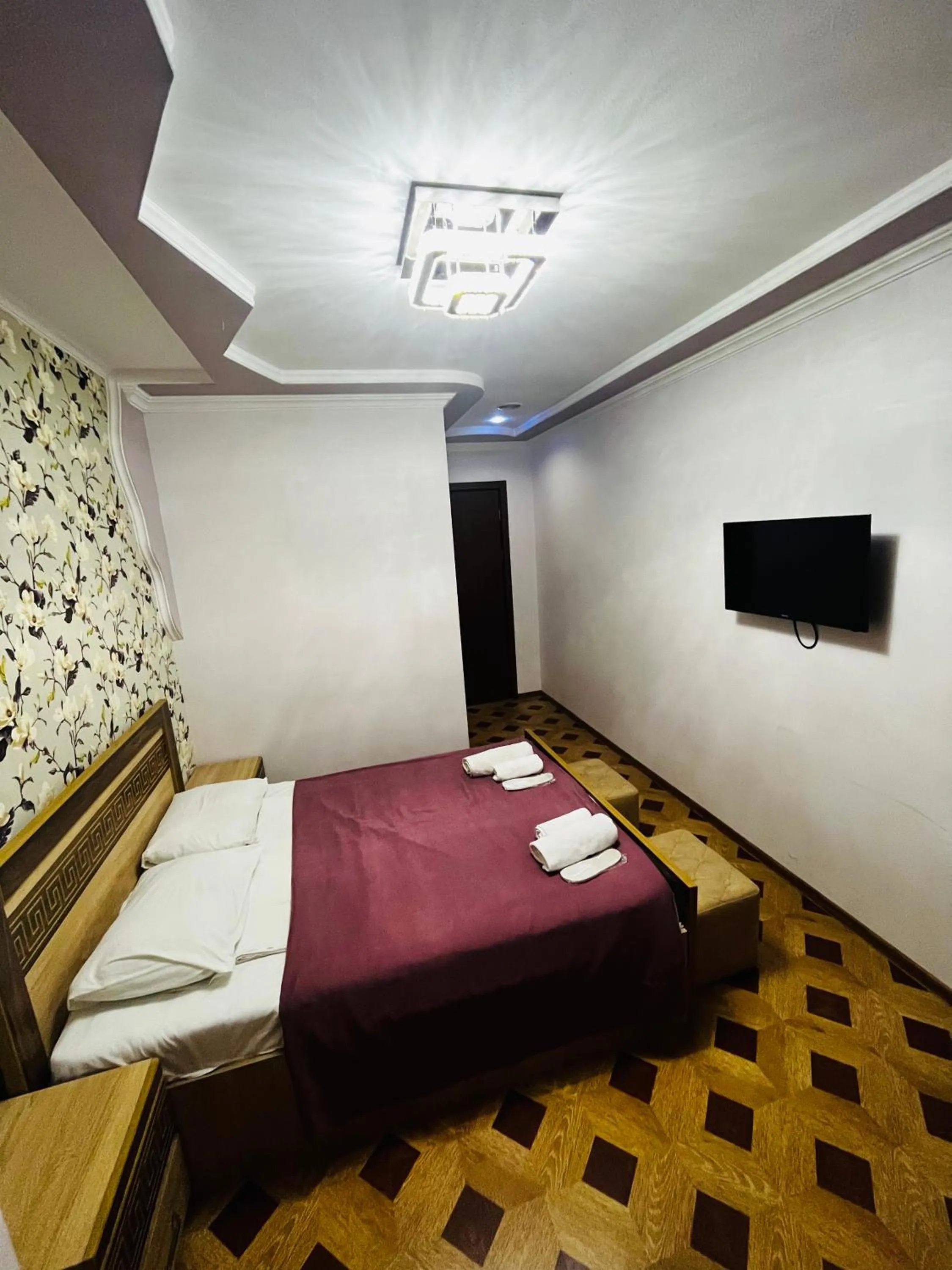 Shower, Bed in Georgian Palace Hotel