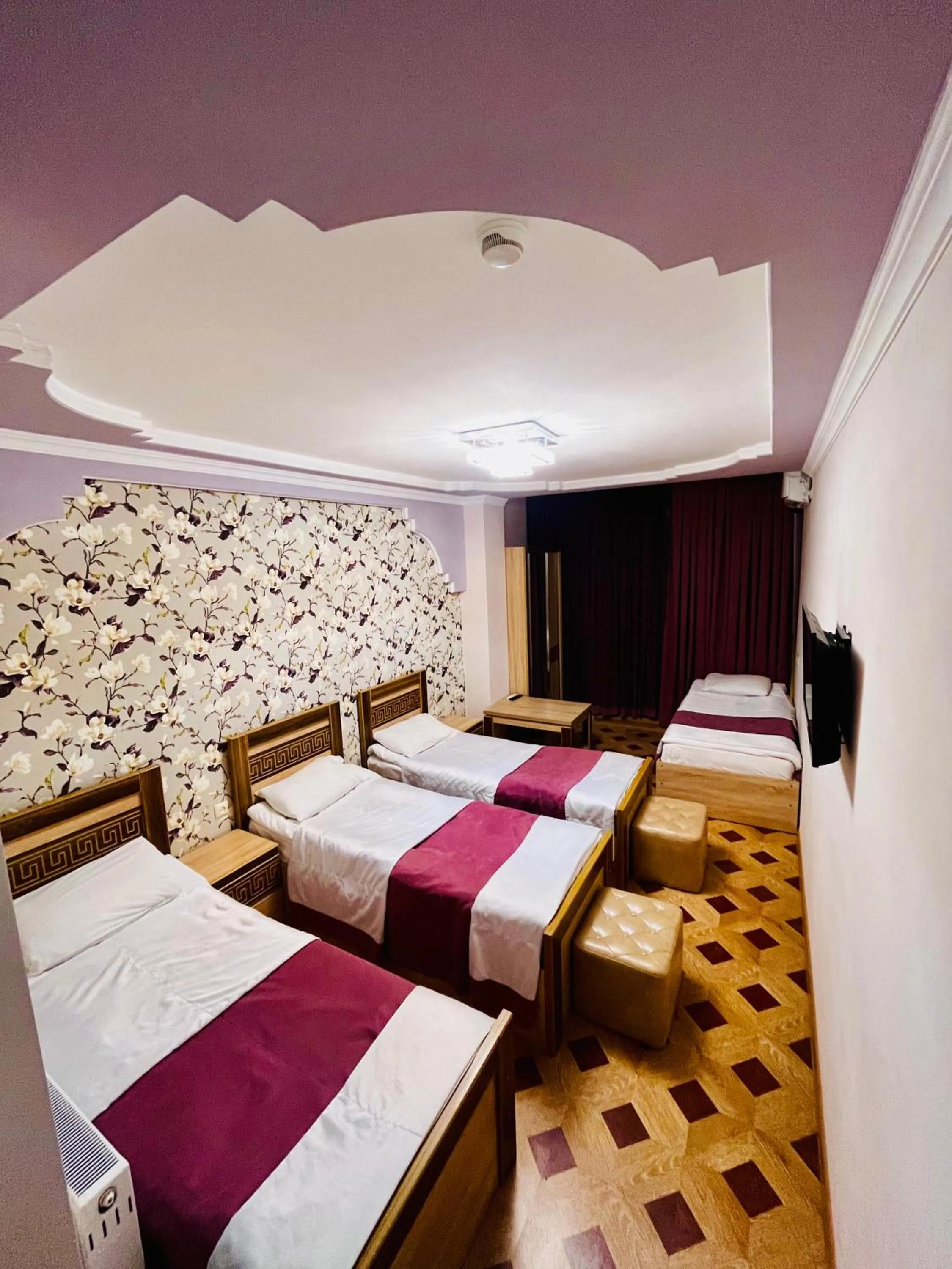 Shower, Bed in Georgian Palace Hotel