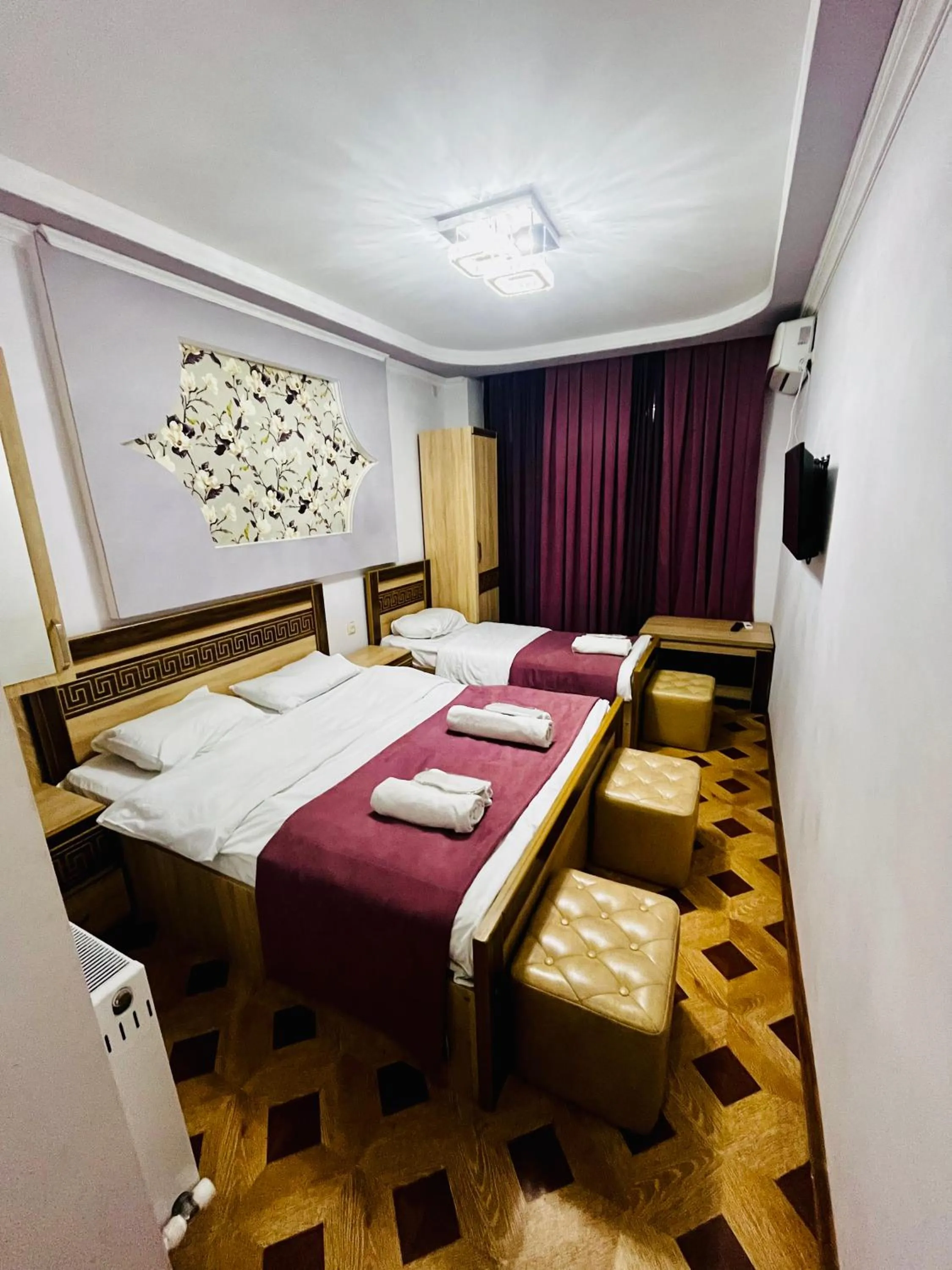 Toilet, Bed in Georgian Palace Hotel