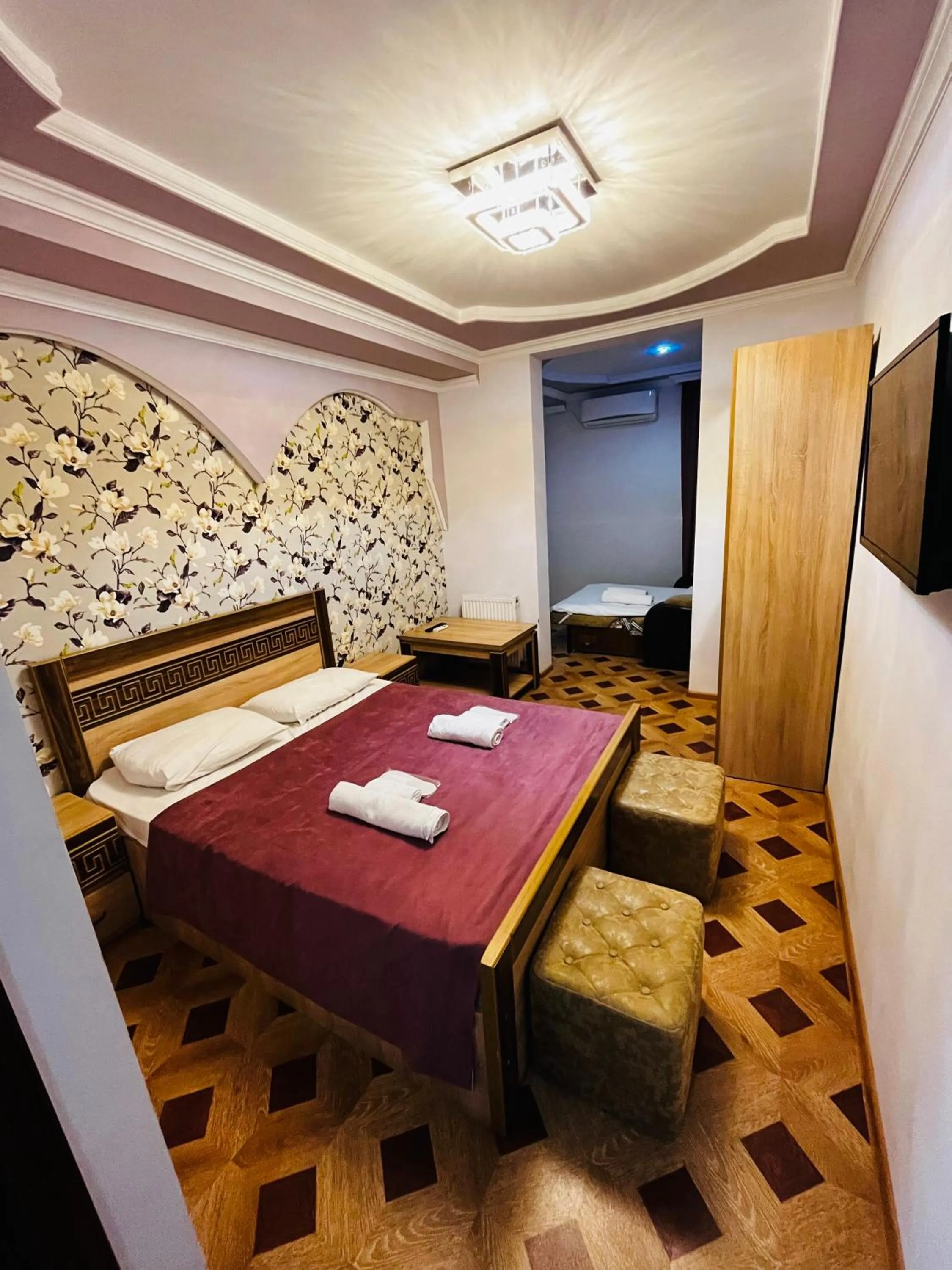 Shower, Bed in Georgian Palace Hotel