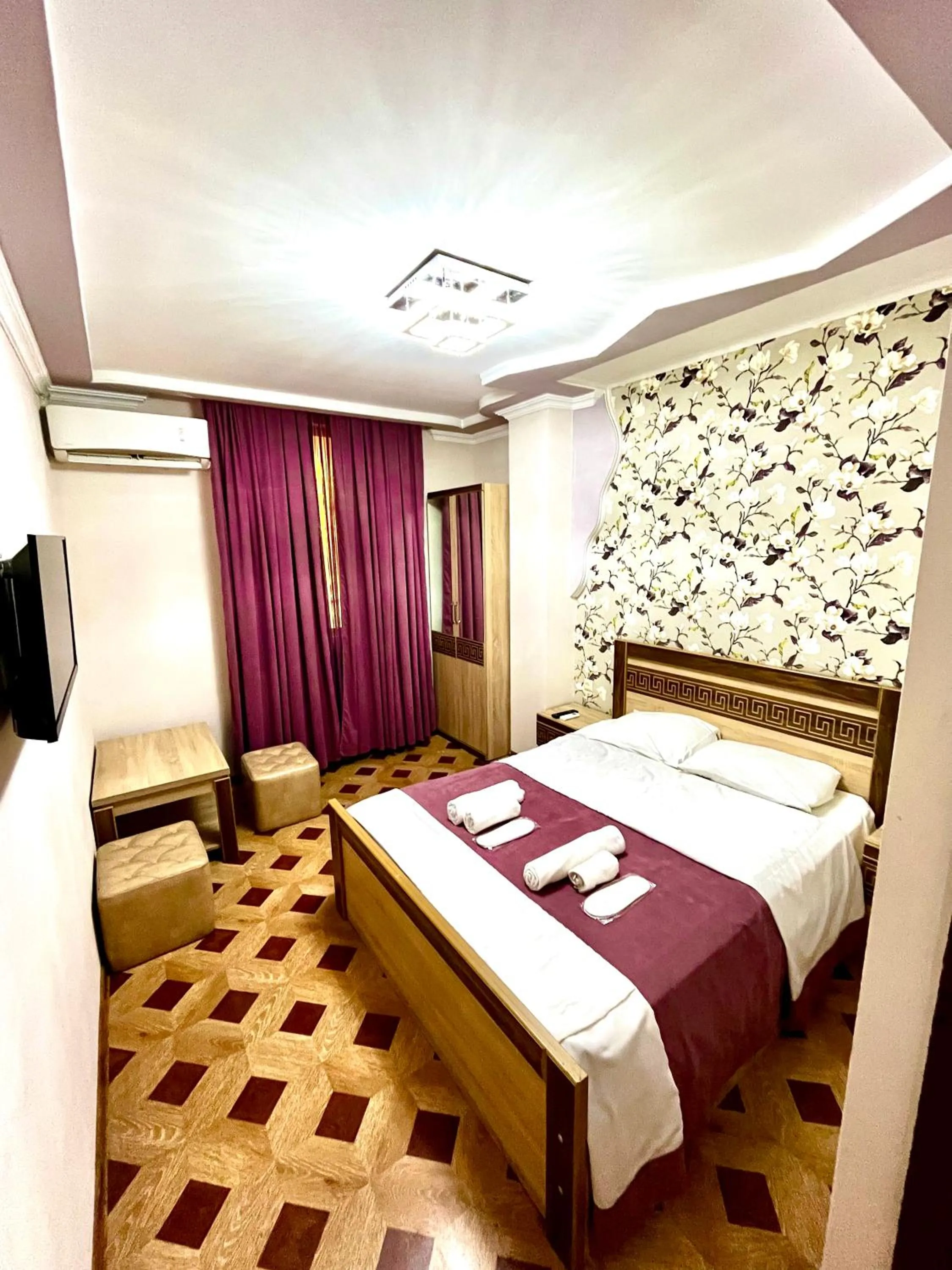 Shower, Bed in Georgian Palace Hotel