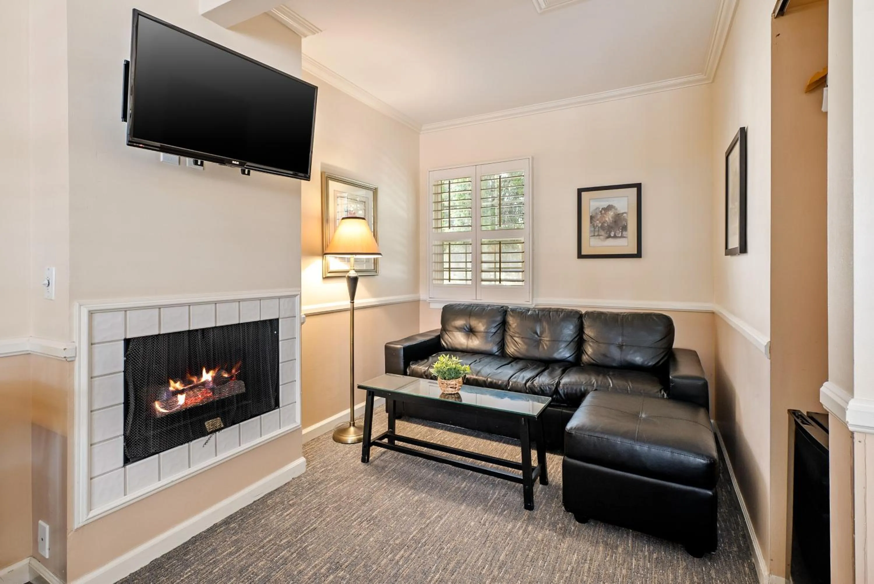 Seating area in Apple Farm Inn