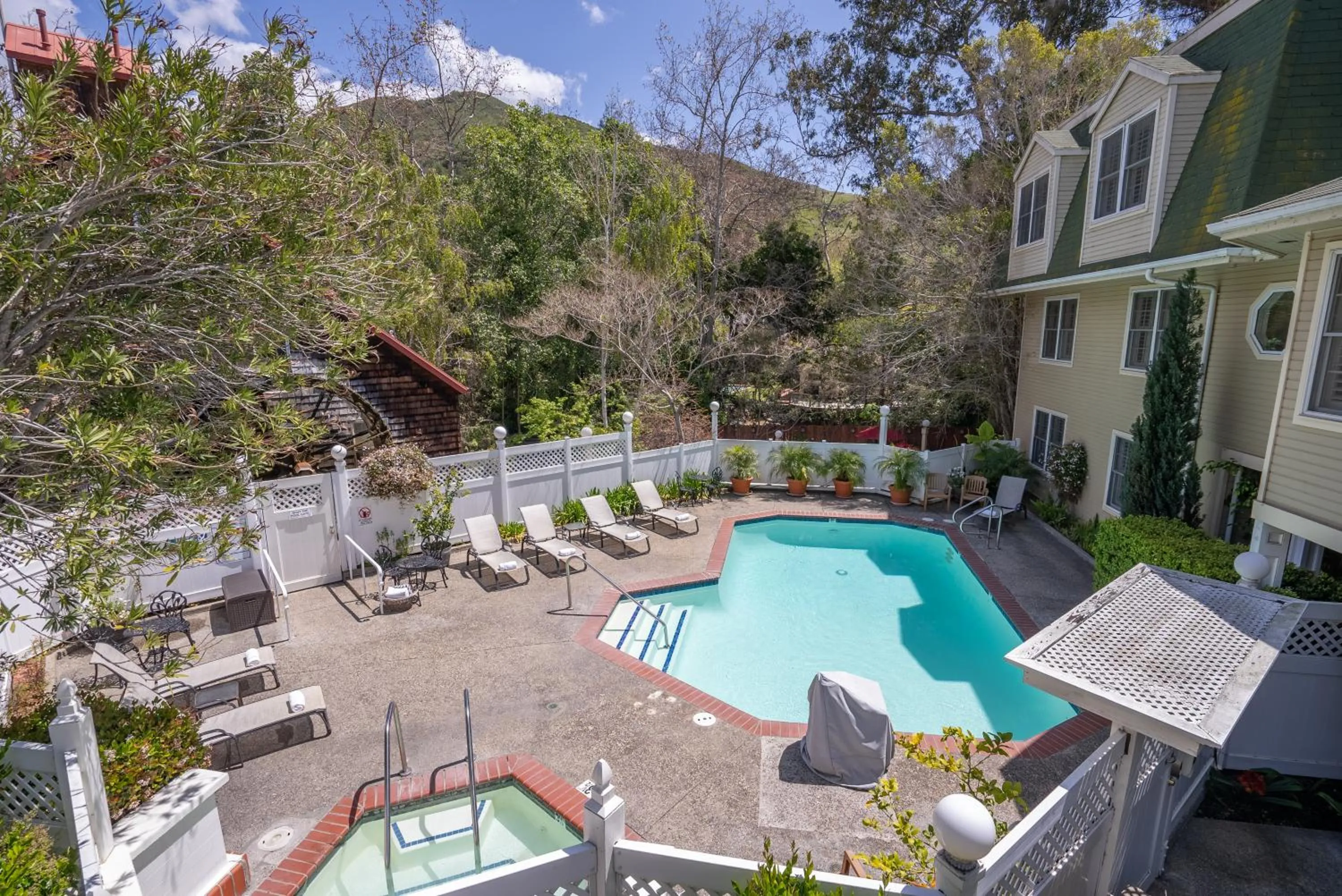 Natural landscape in Apple Farm Inn