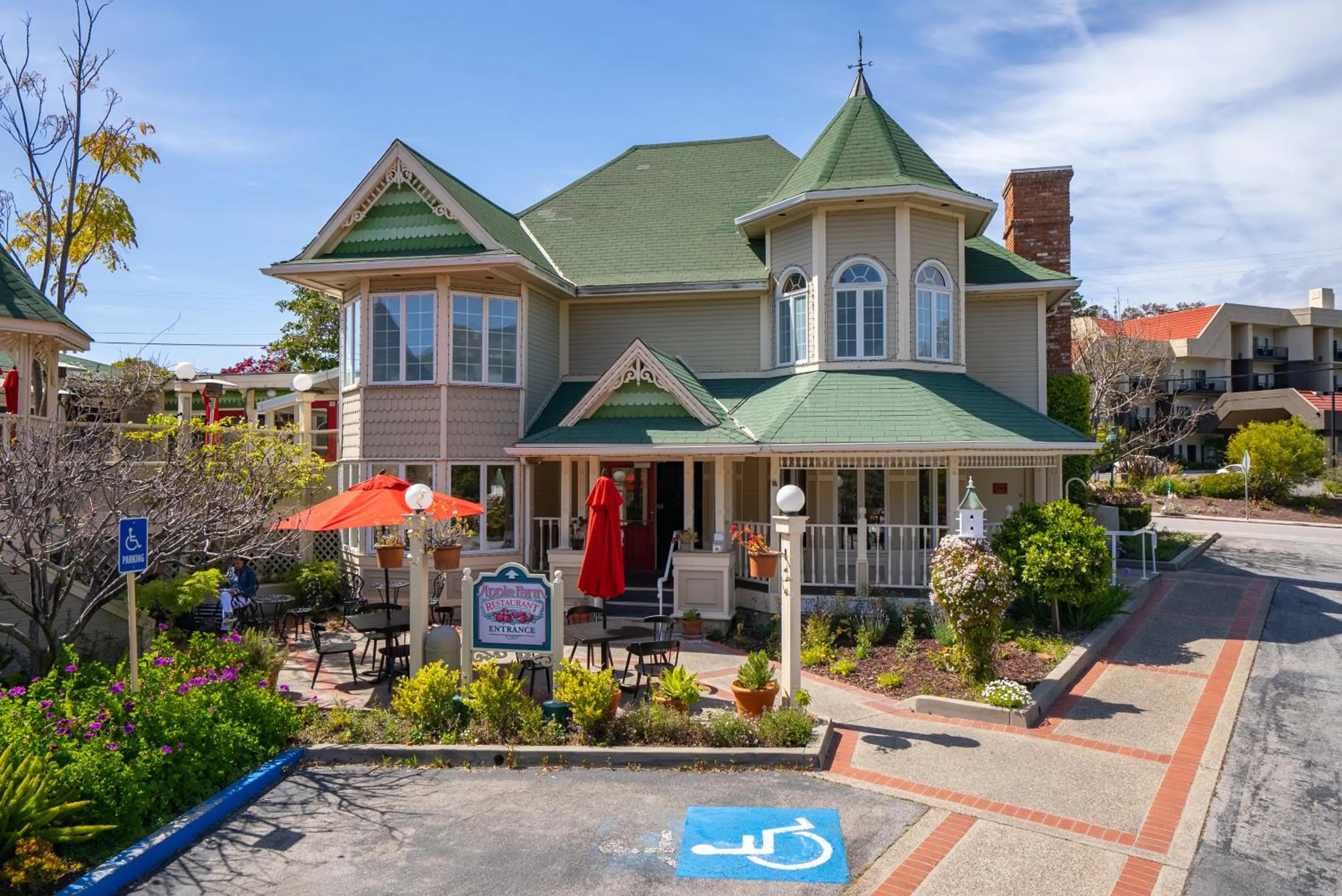 Property building in Apple Farm Inn