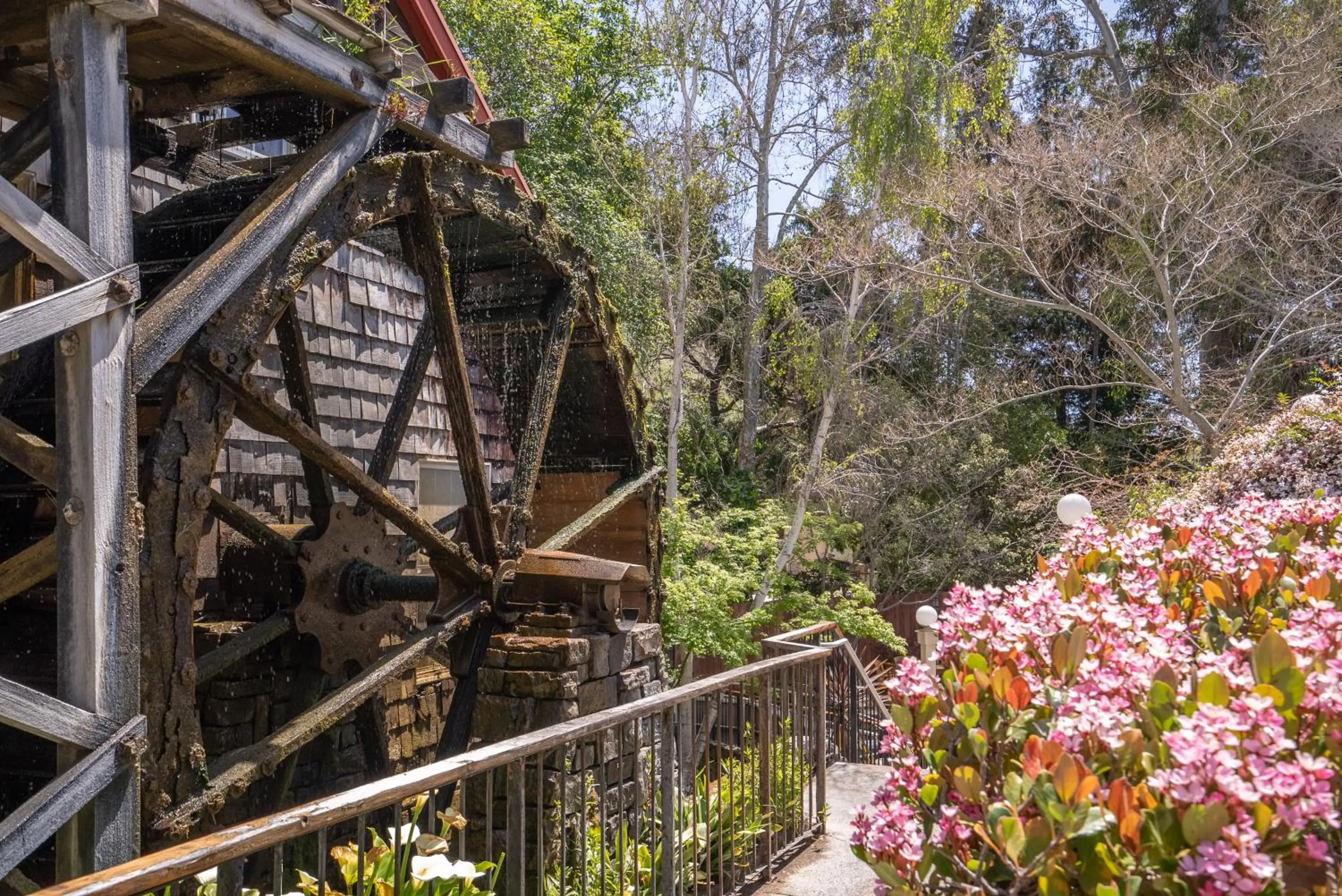 Property building in Apple Farm Inn