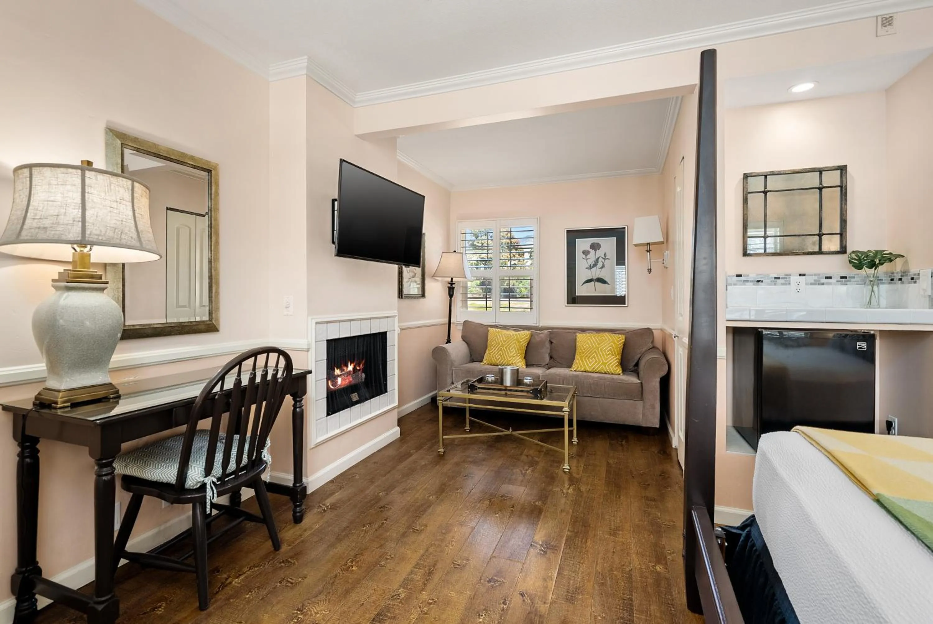 Seating area in Apple Farm Inn