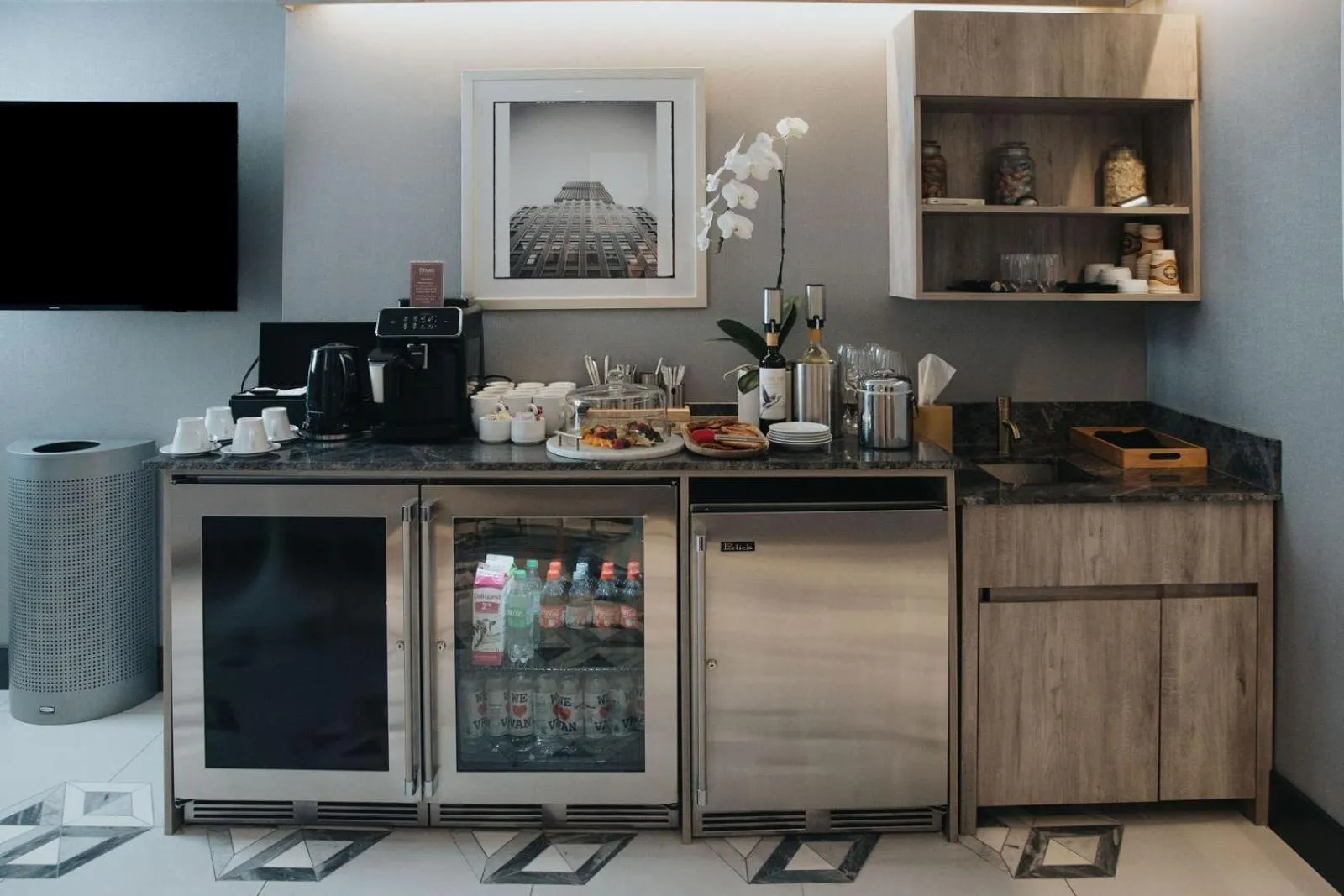 Lounge or bar in EXchange Hotel Vancouver