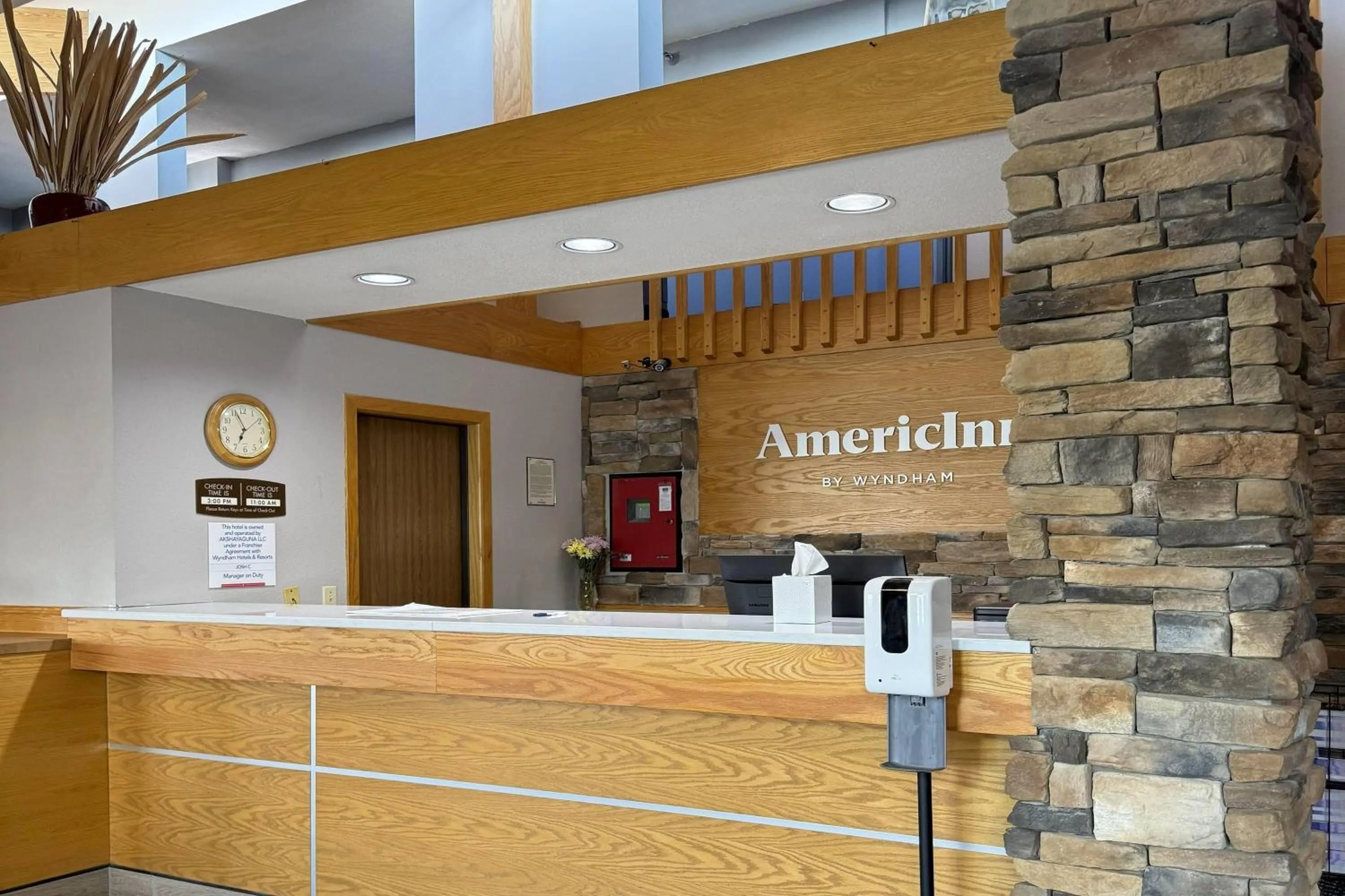 Lobby or reception in AmericInn by Wyndham Sioux Falls