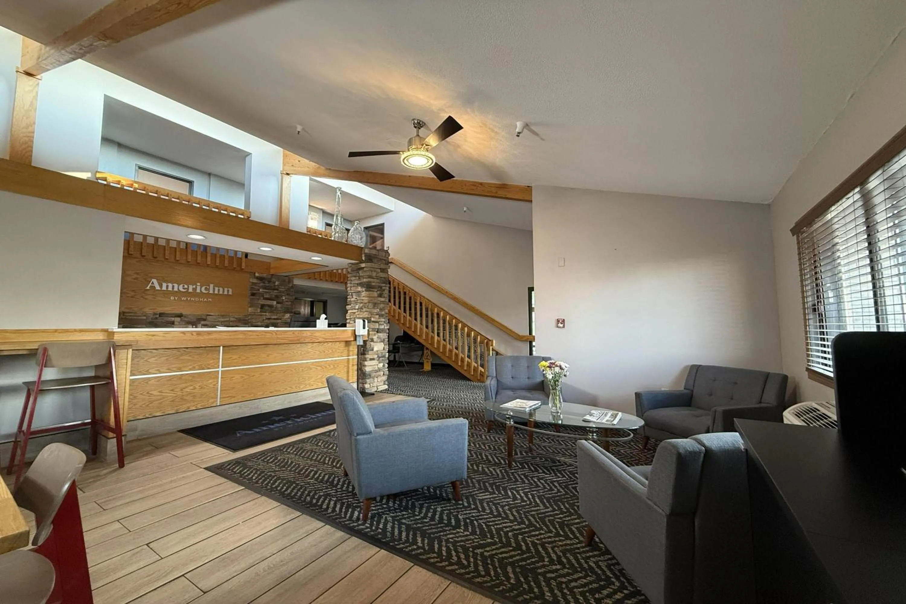 Lobby or reception in AmericInn by Wyndham Sioux Falls