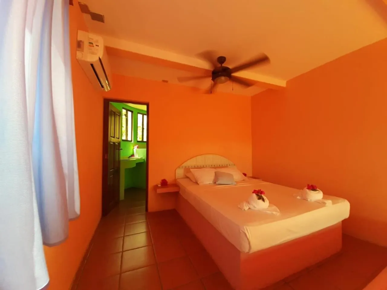 Family, Bed in El Jardin