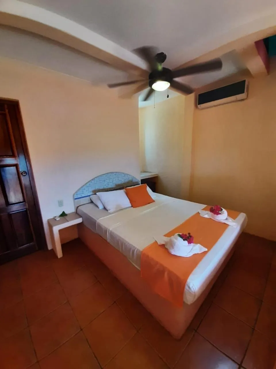 Family, Bed in El Jardin