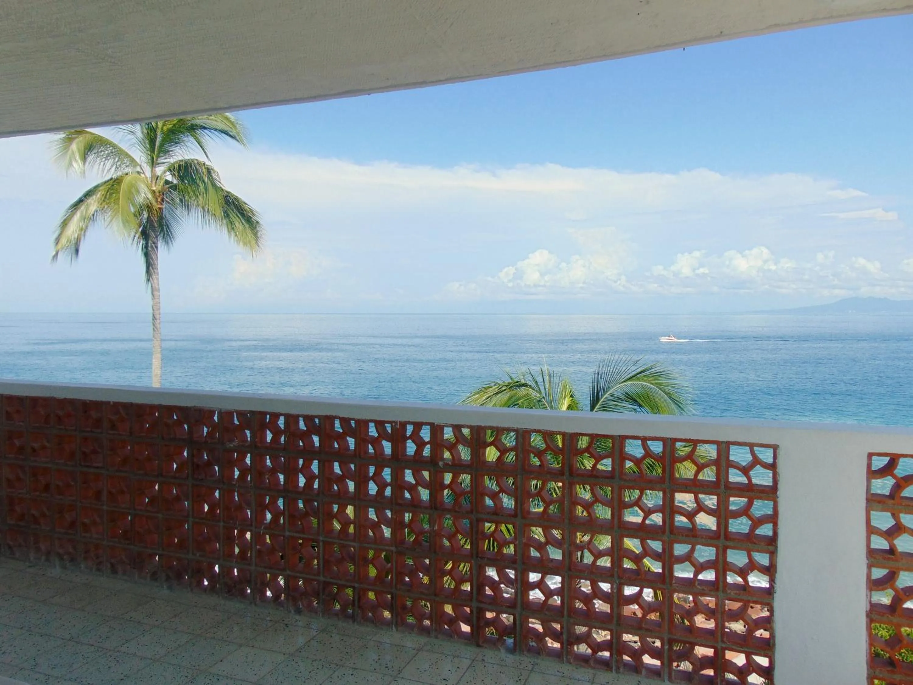 Property building in Hotel Rosita