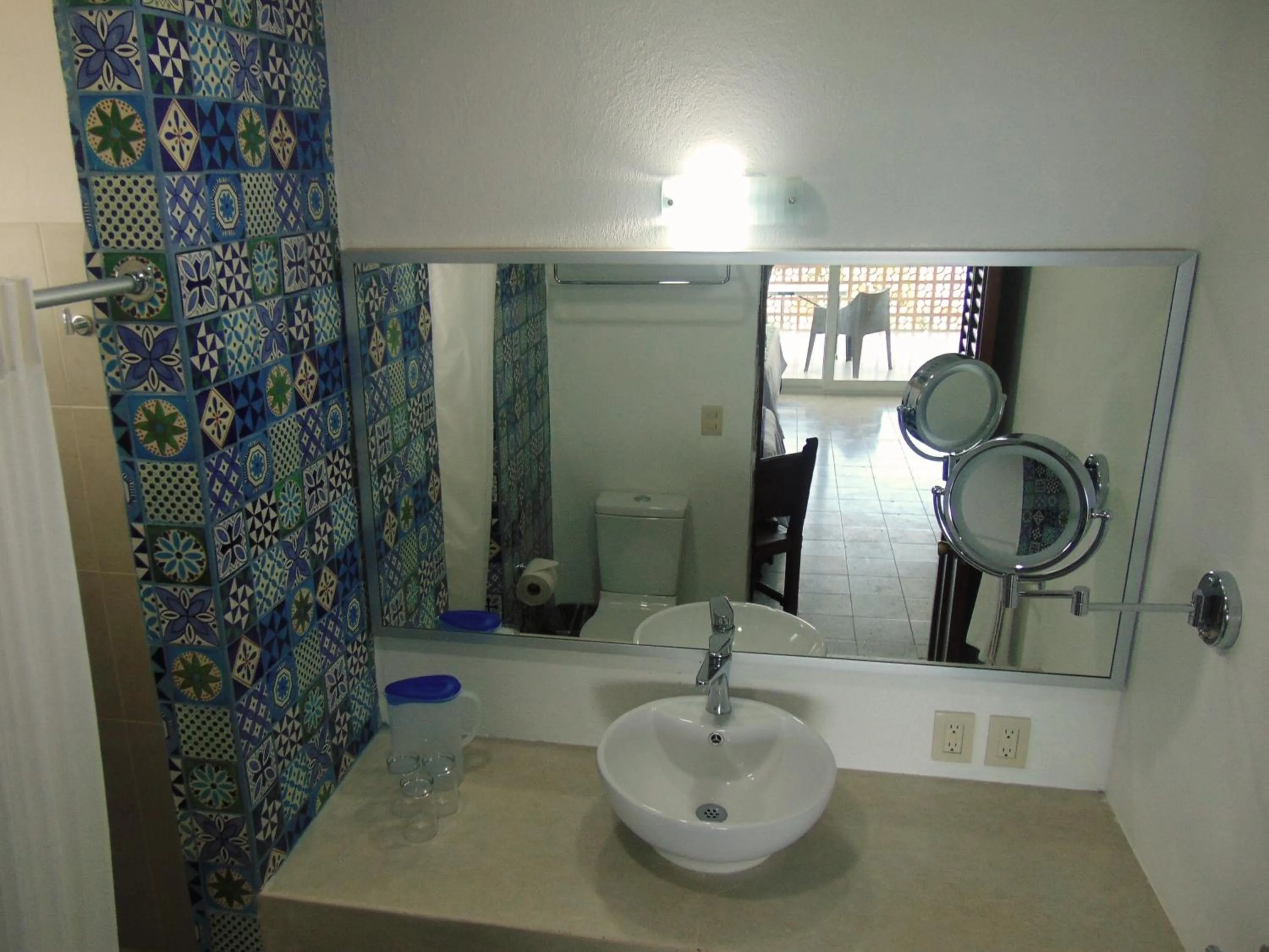 Property building in Hotel Rosita