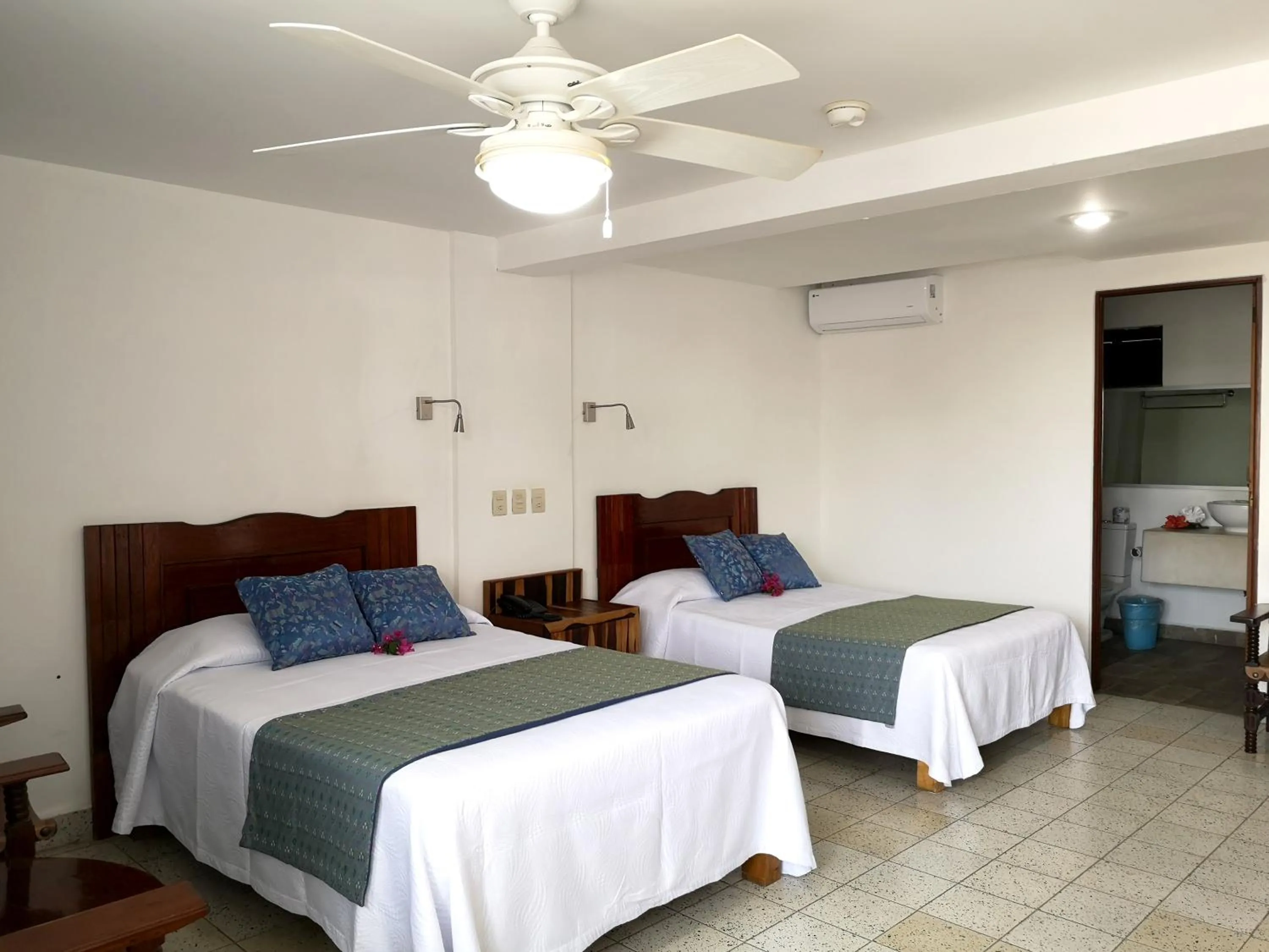 Photo of the whole room, Bed in Hotel Rosita