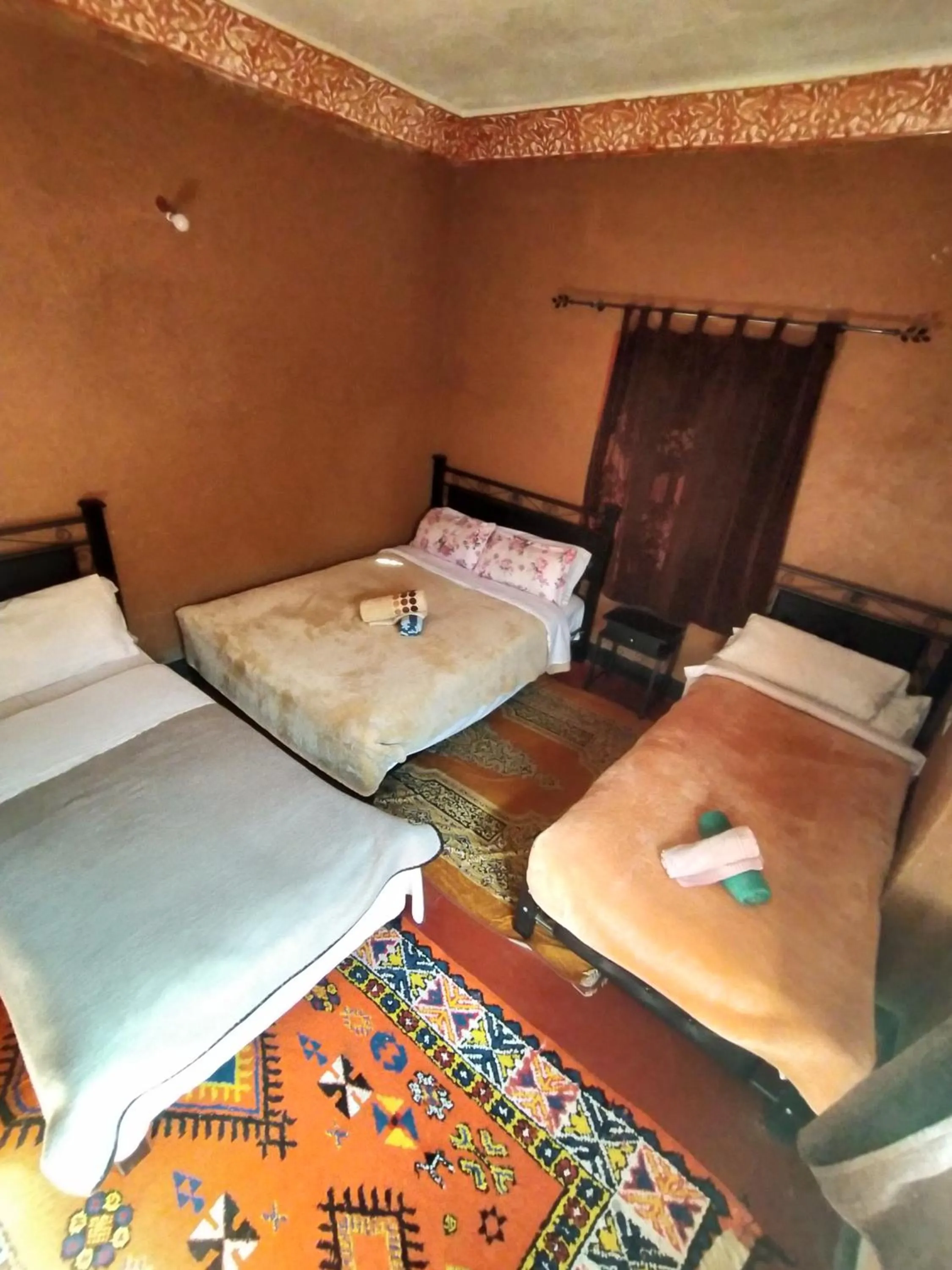 Photo of the whole room, Bed in auberge restaurant tizgui