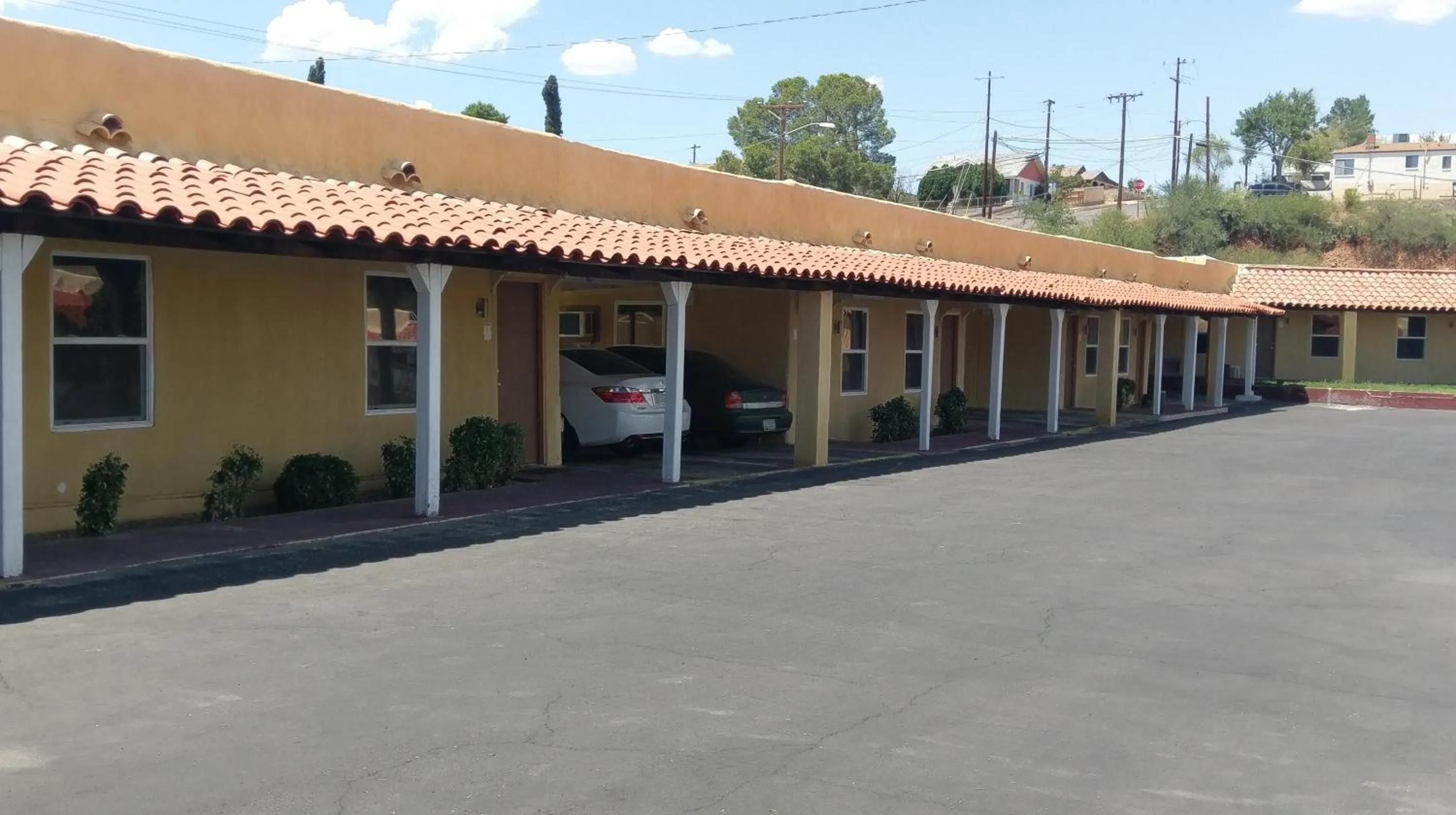 Property building in El Rey Motel