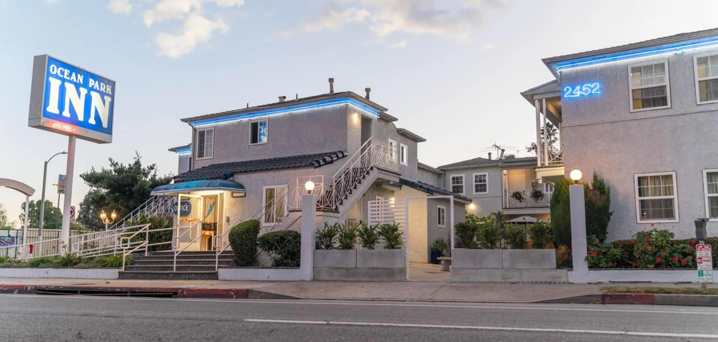 Property building in Ocean Park Inn