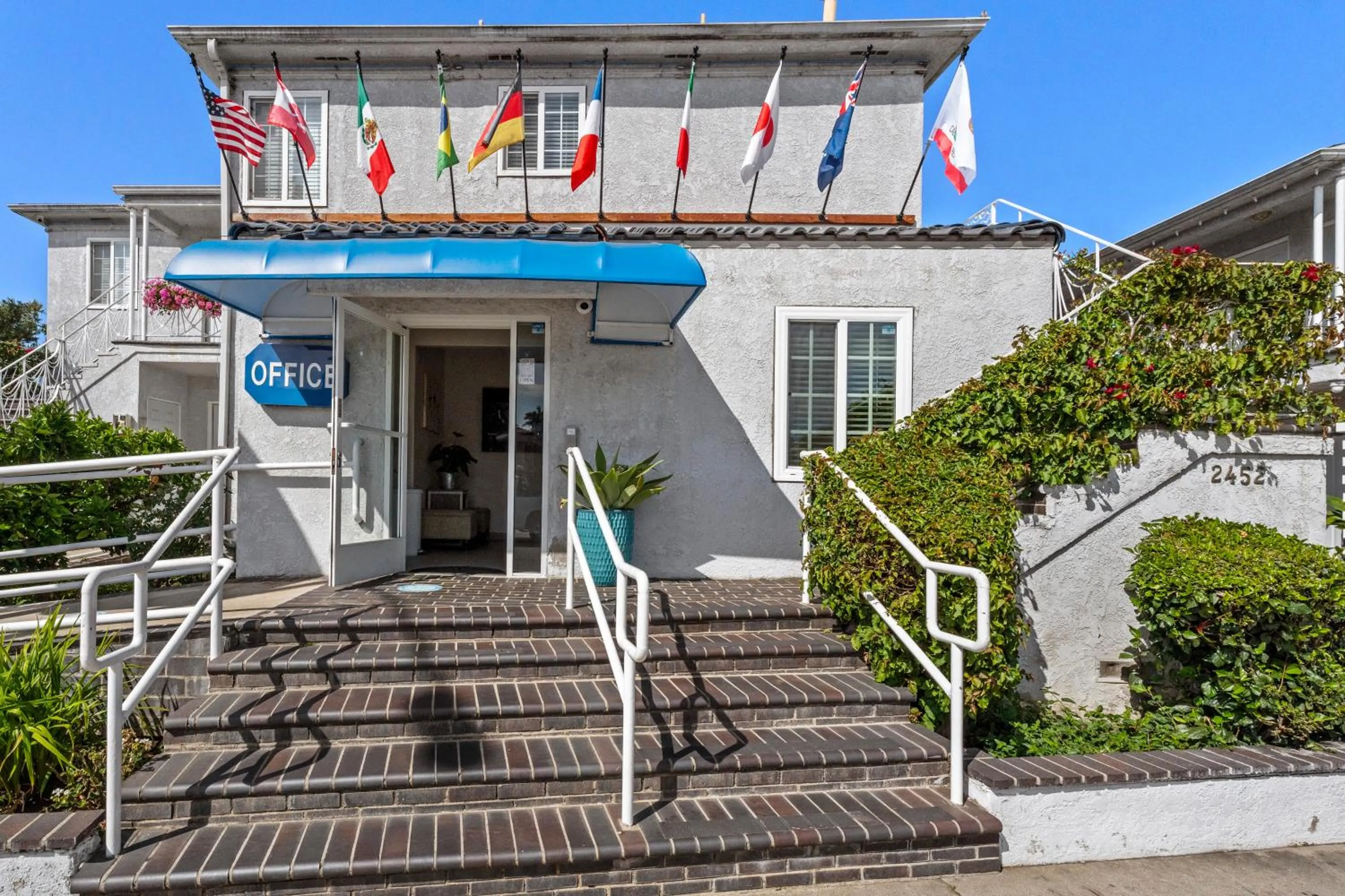 Property building in Ocean Park Inn