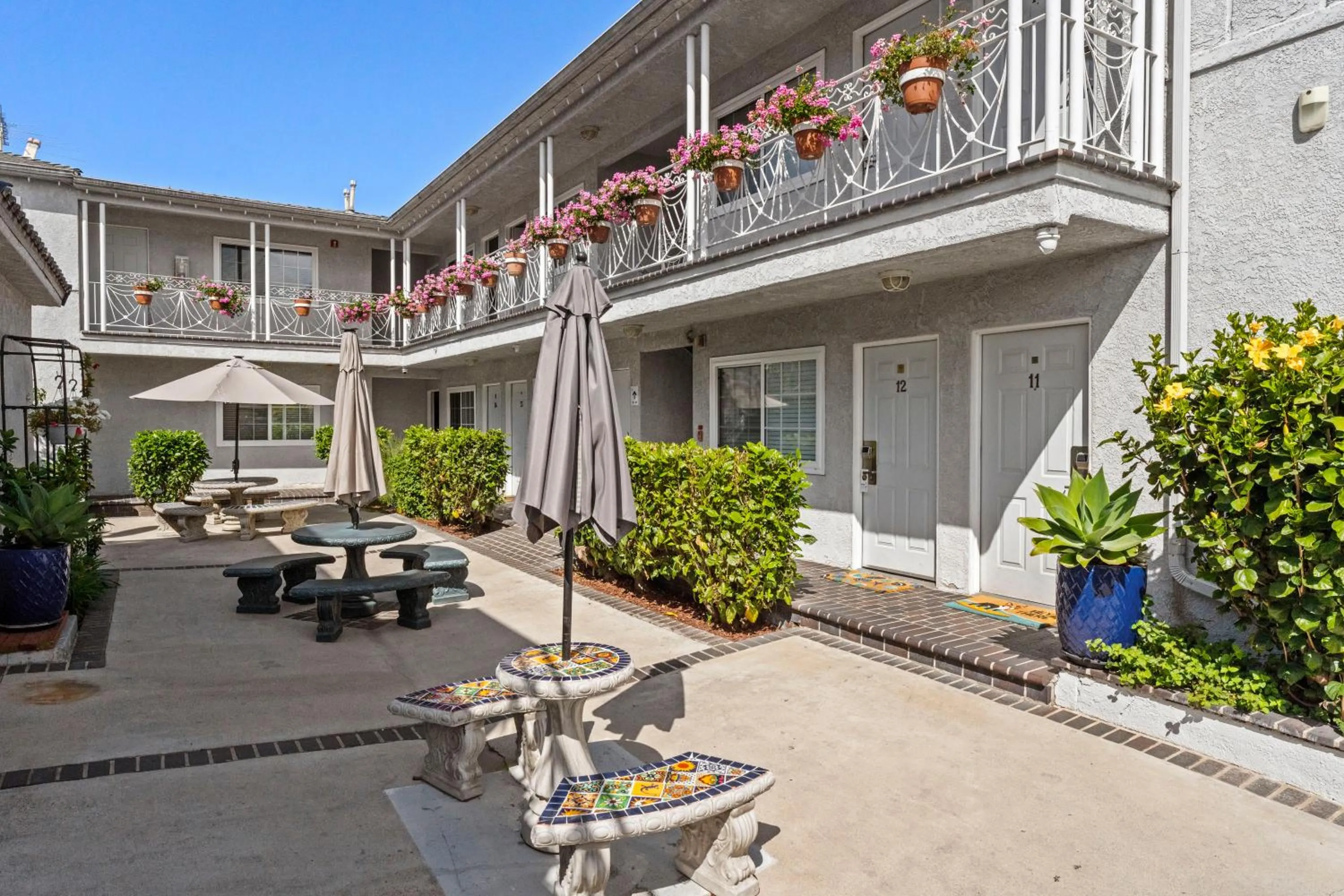 Inner courtyard view in Ocean Park Inn