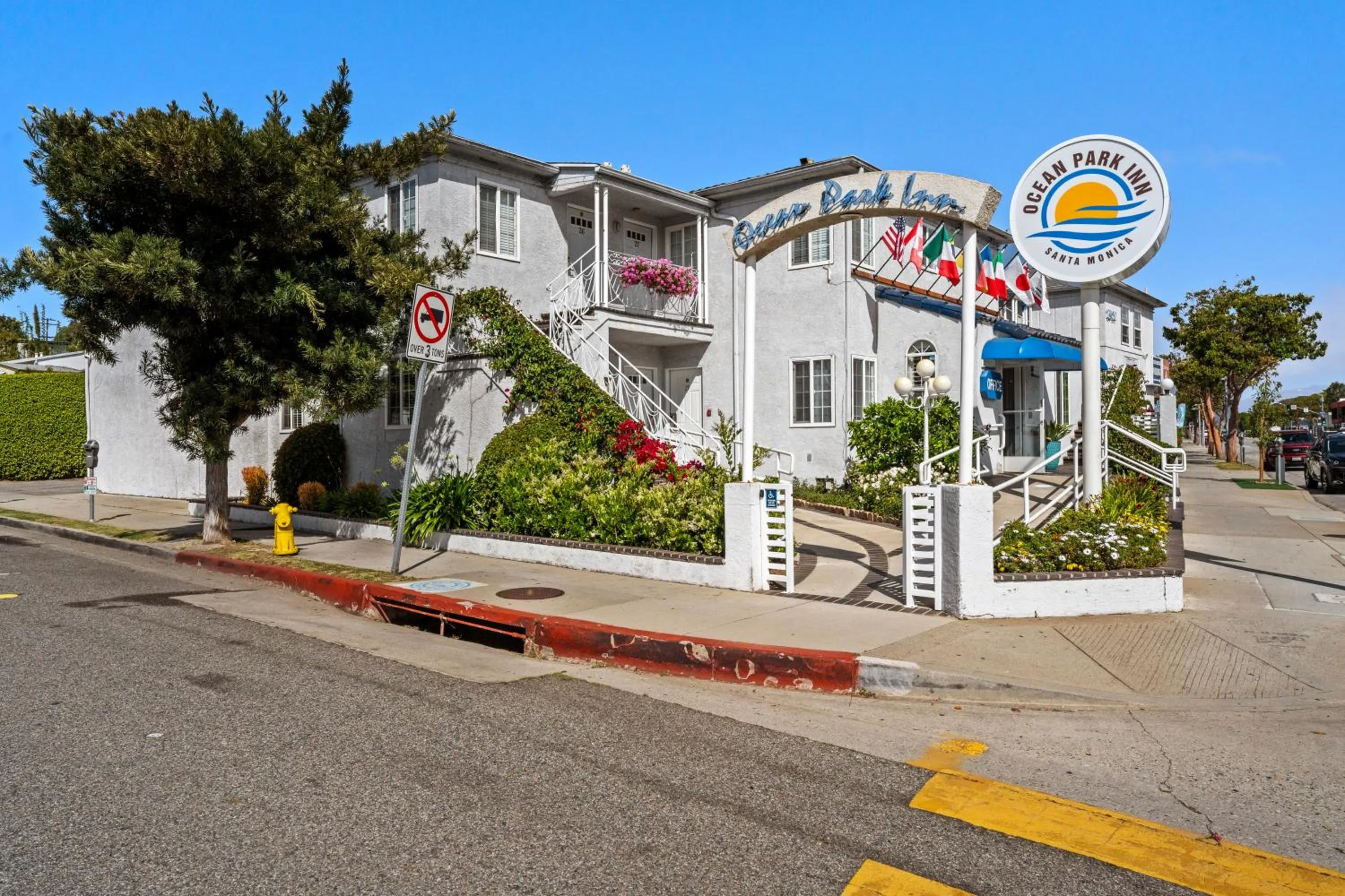 Property building in Ocean Park Inn