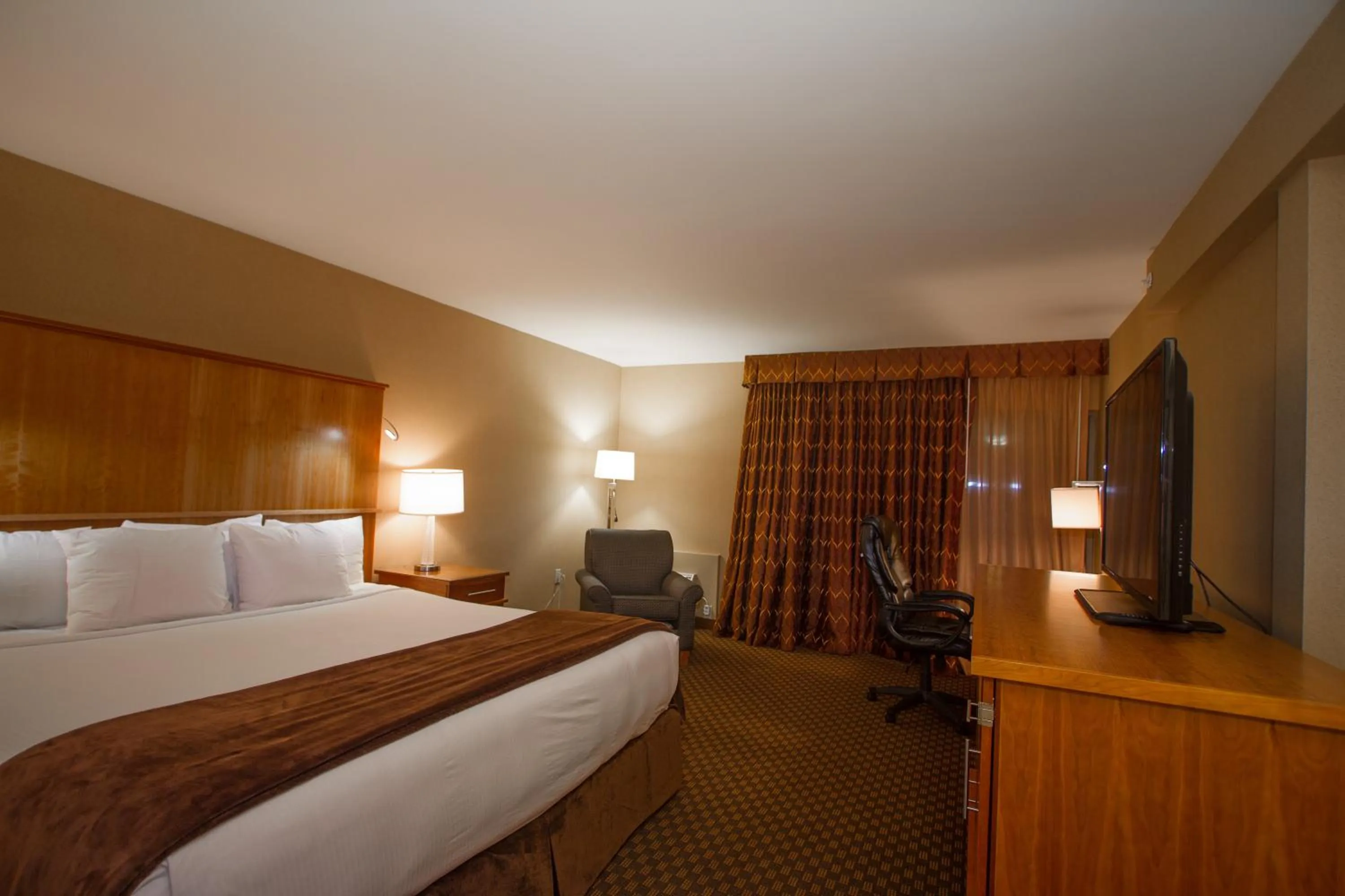 Bed in Mirabeau Park Hotel