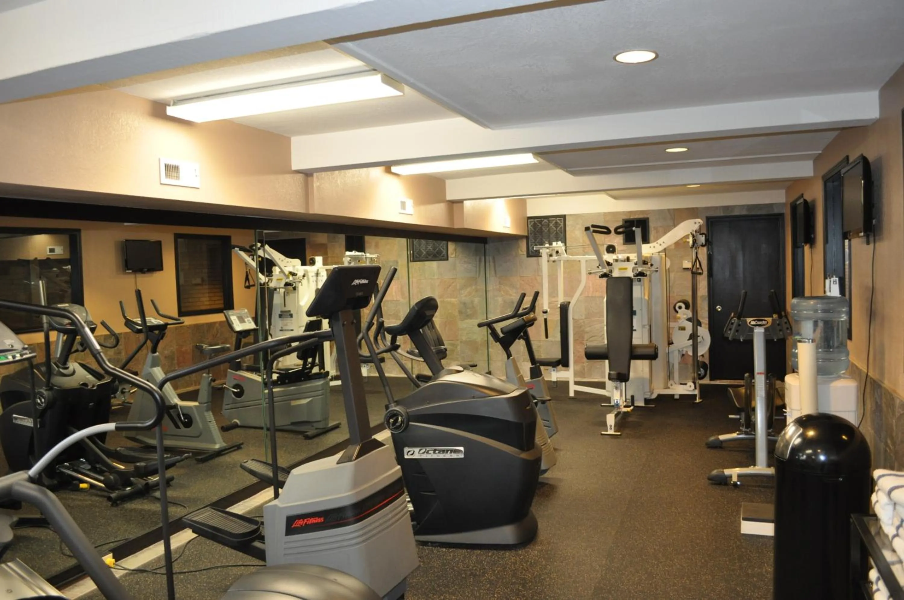 Fitness centre/facilities in Mirabeau Park Hotel