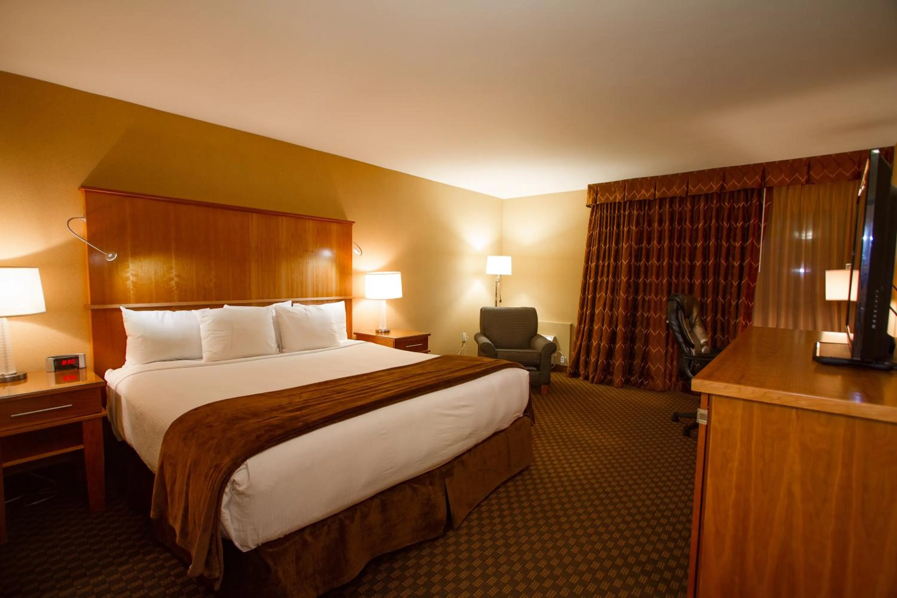 Bed in Mirabeau Park Hotel