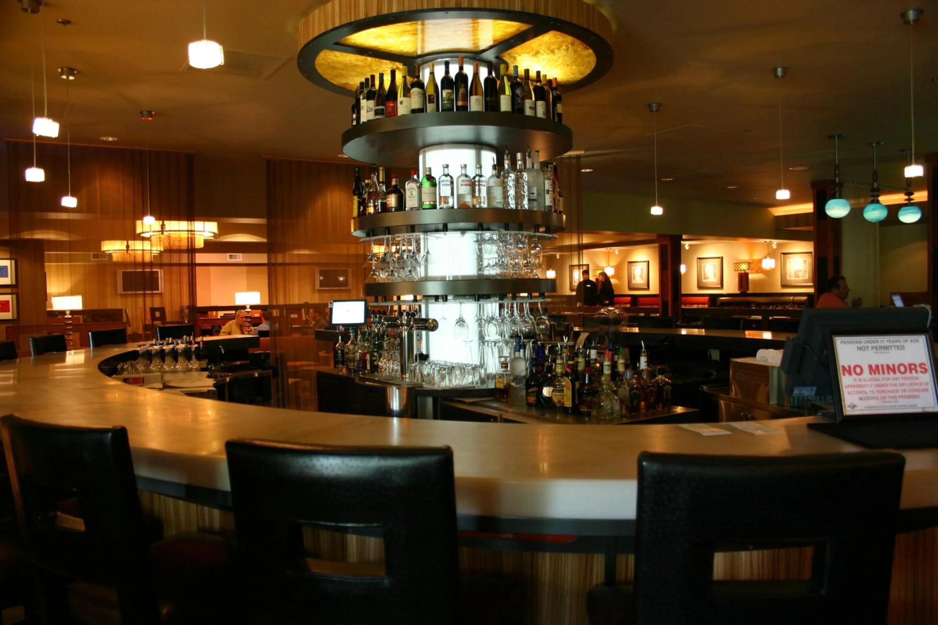 Restaurant/places to eat in Mirabeau Park Hotel