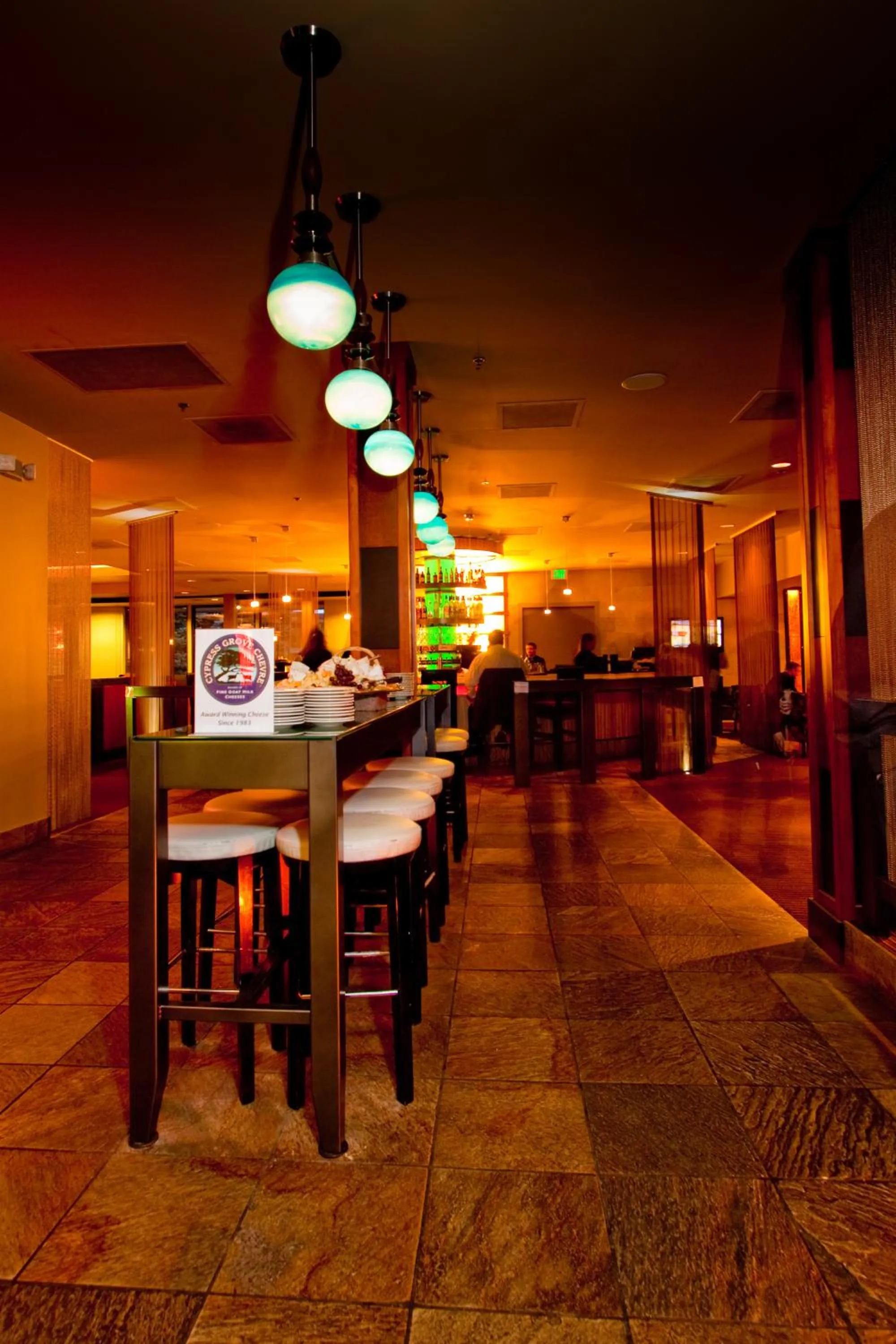 Restaurant/places to eat in Mirabeau Park Hotel