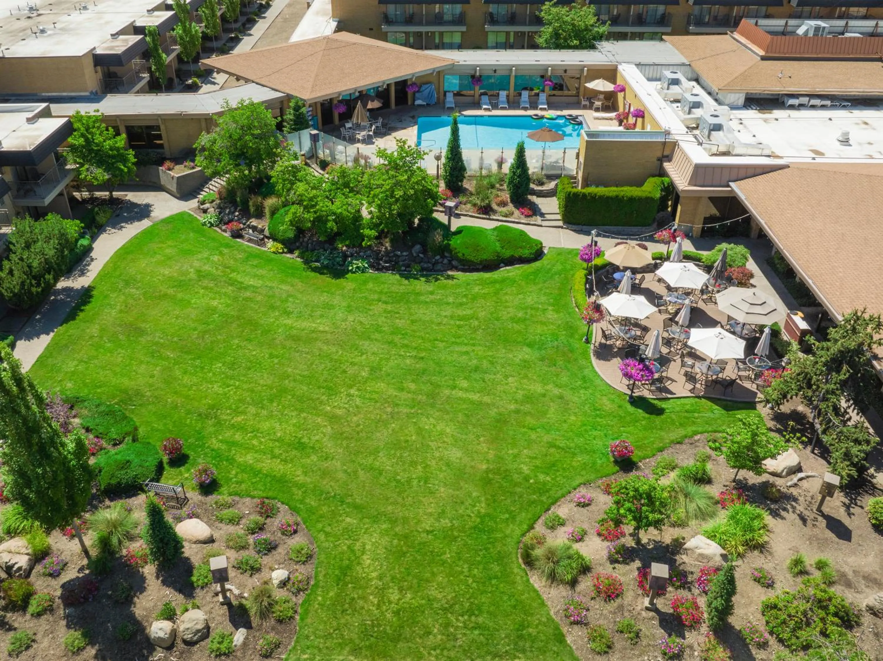 Property building in Mirabeau Park Hotel