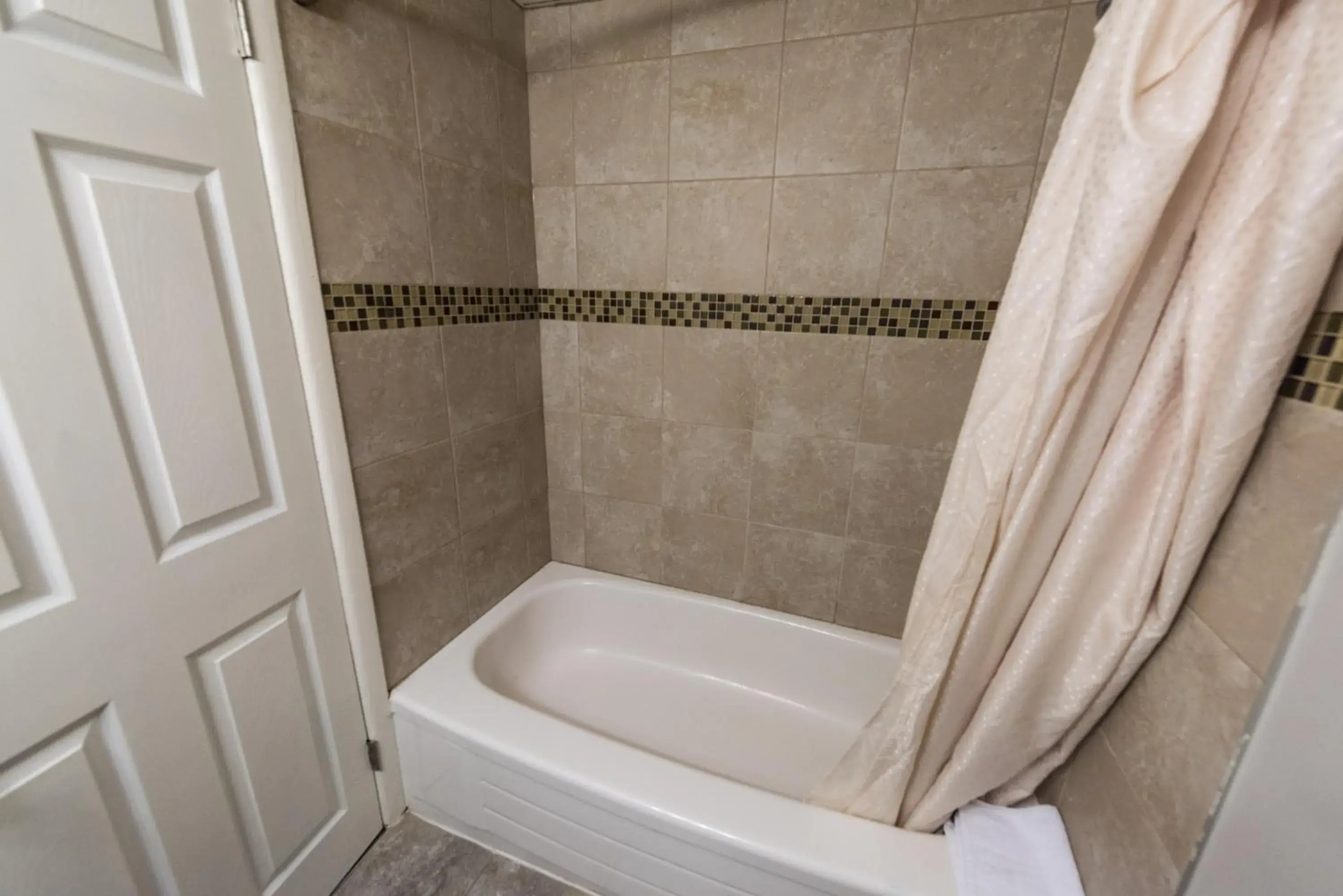 Basic Triple Room in Olympia Lodge Basic Triple Room in Olympia Lodge